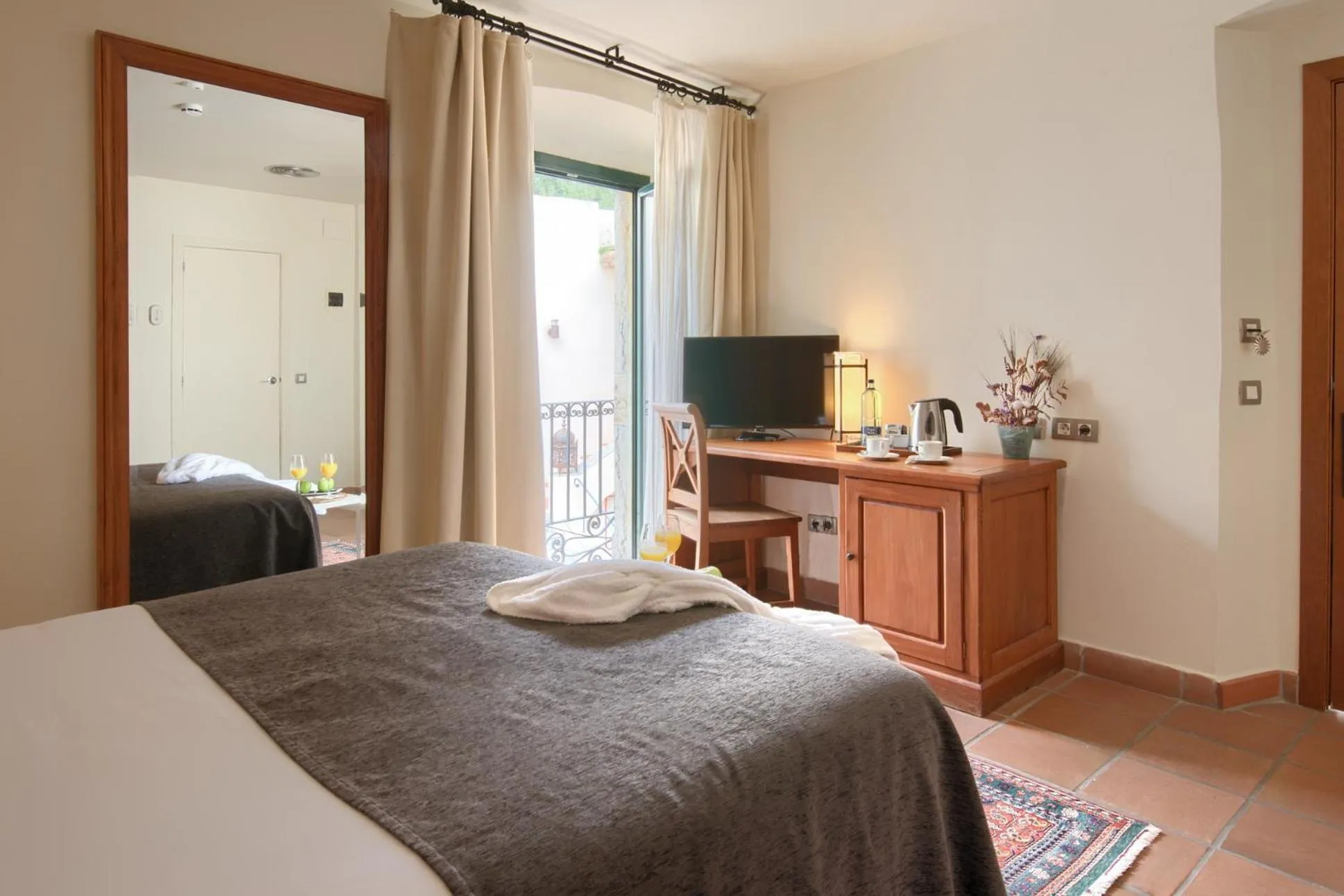TV and multimedia, Bed in Hotel Convent de Begur