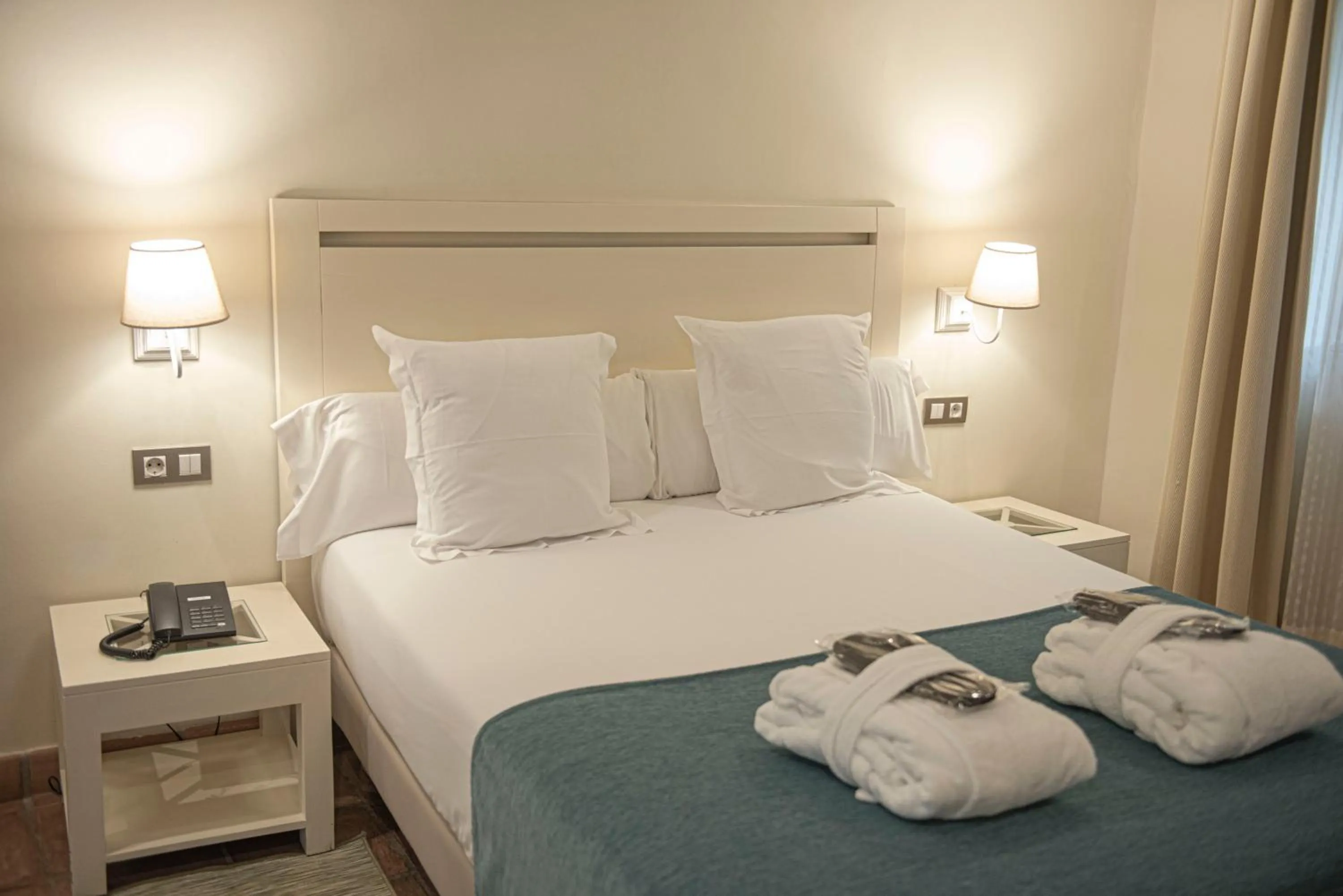 Bedroom, Bed in Hotel Convent de Begur