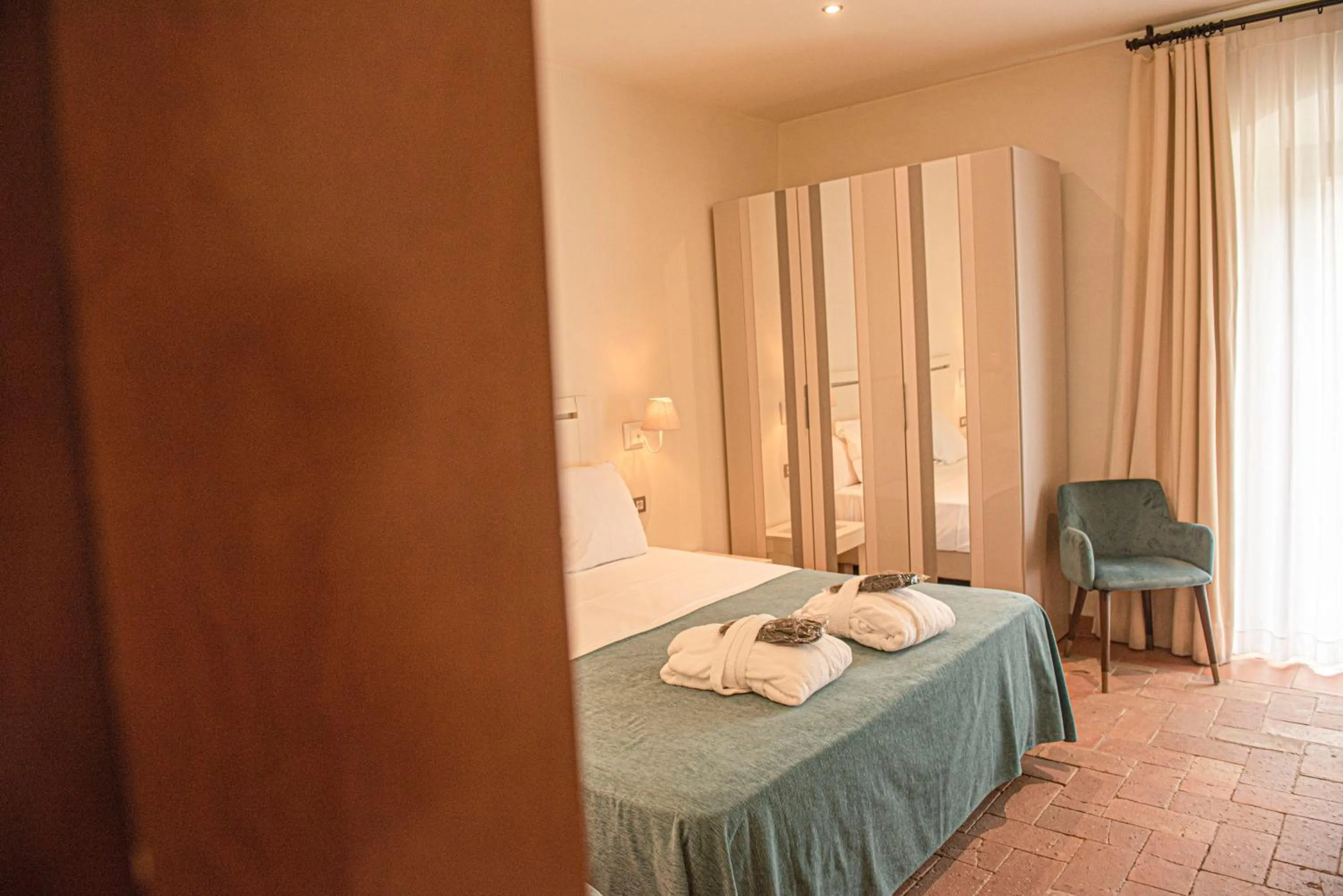 Photo of the whole room, Bed in Hotel Convent de Begur