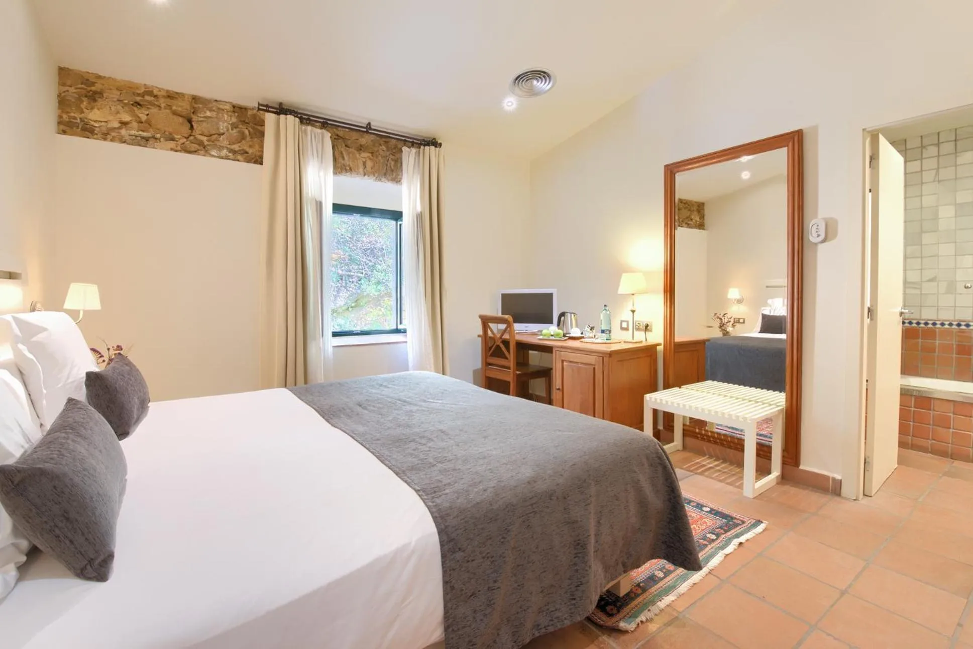 Bathroom, Bed in Hotel Convent de Begur