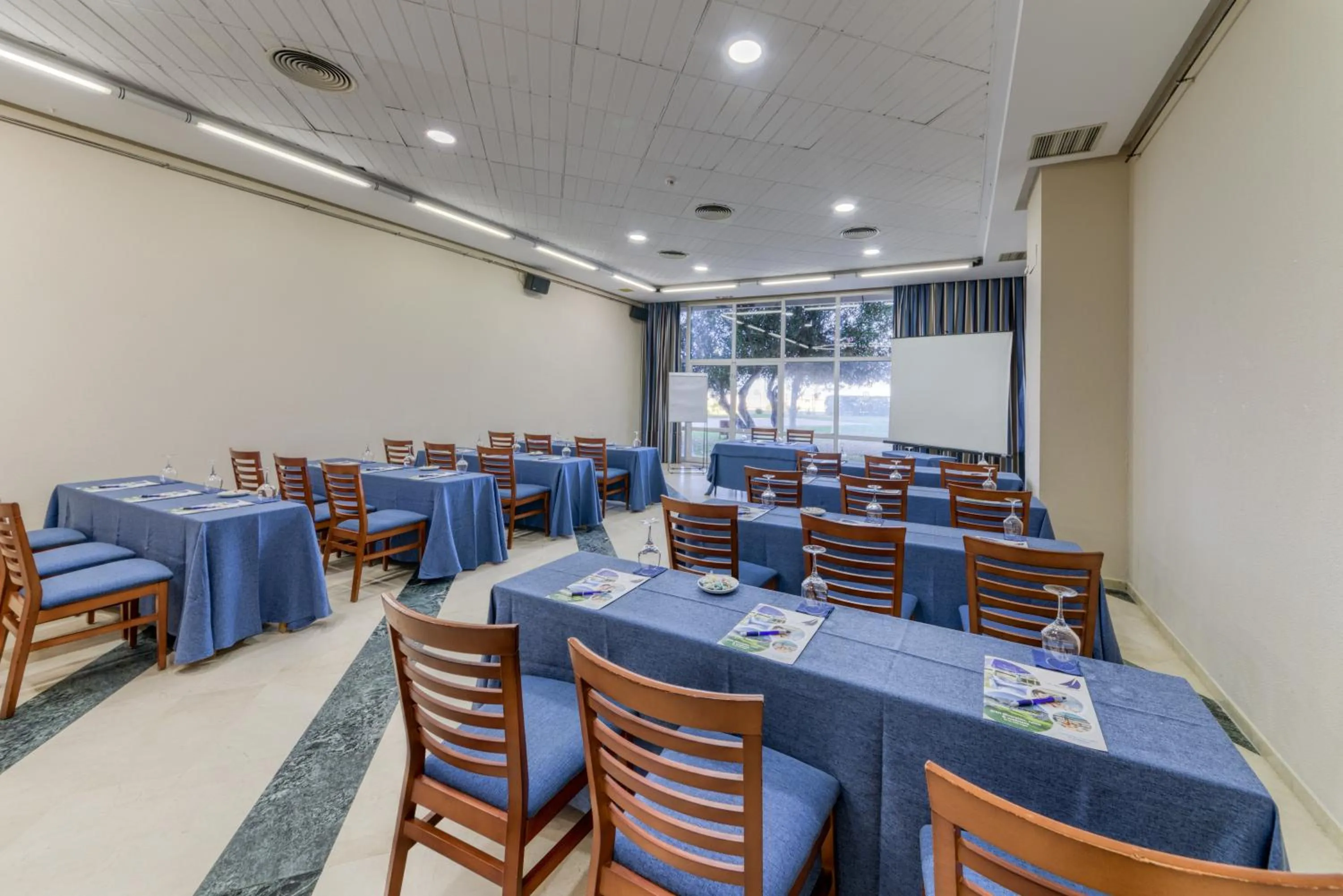 Meeting/conference room in Hotel Puerto Bahía & Spa