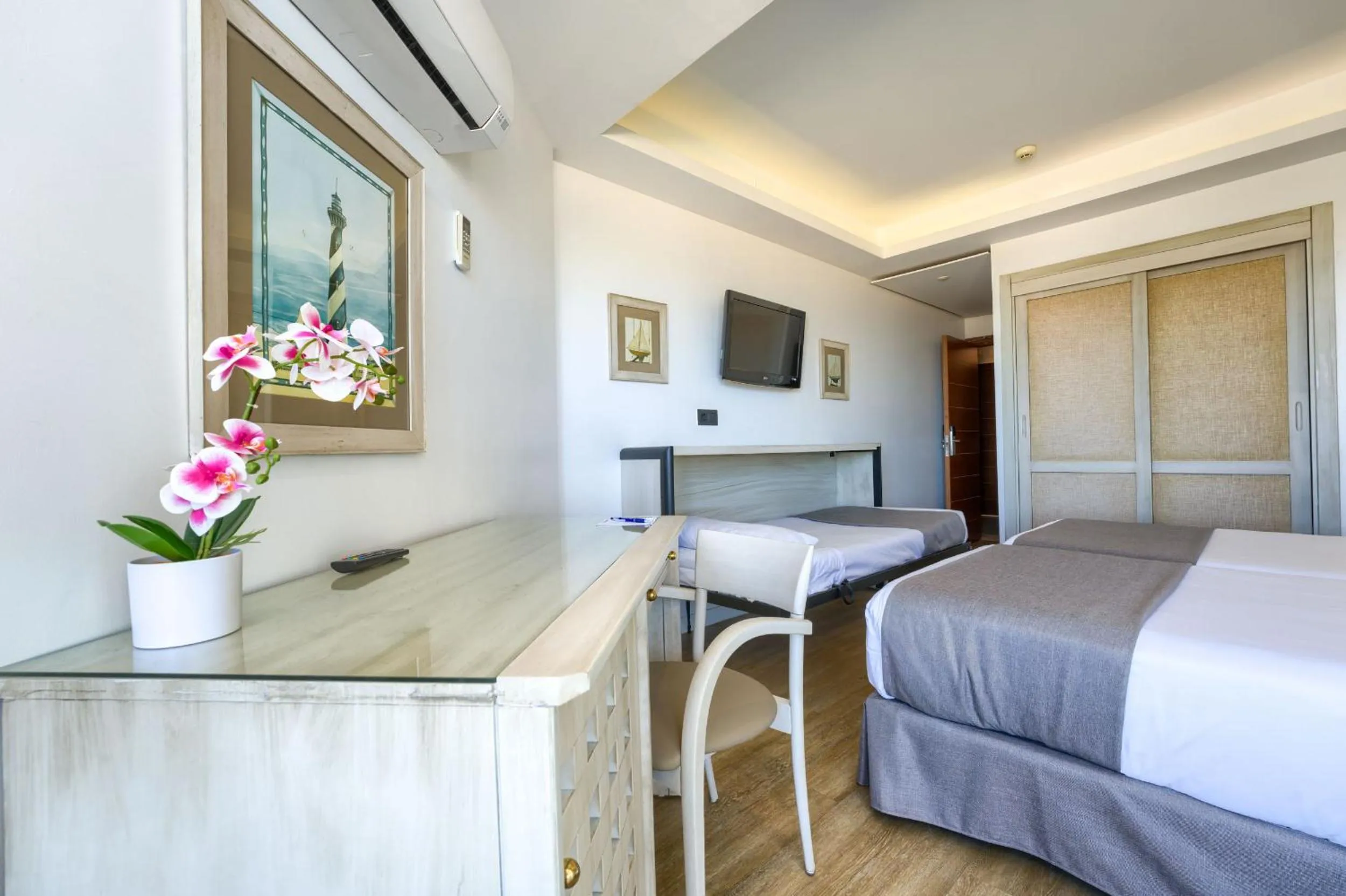 Bed in Hotel Puerto Bahía & Spa