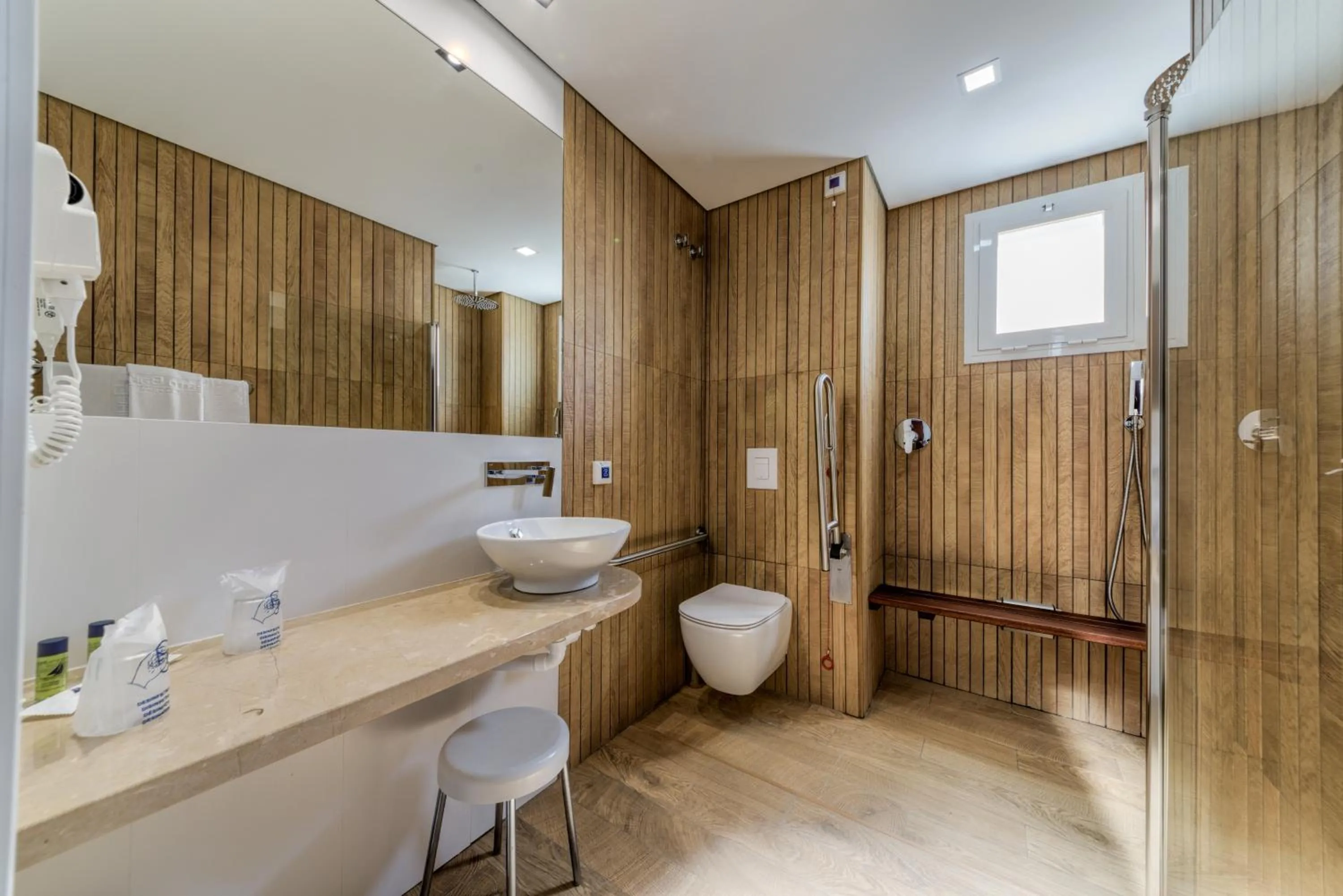 Bathroom in Hotel Puerto Bahía & Spa