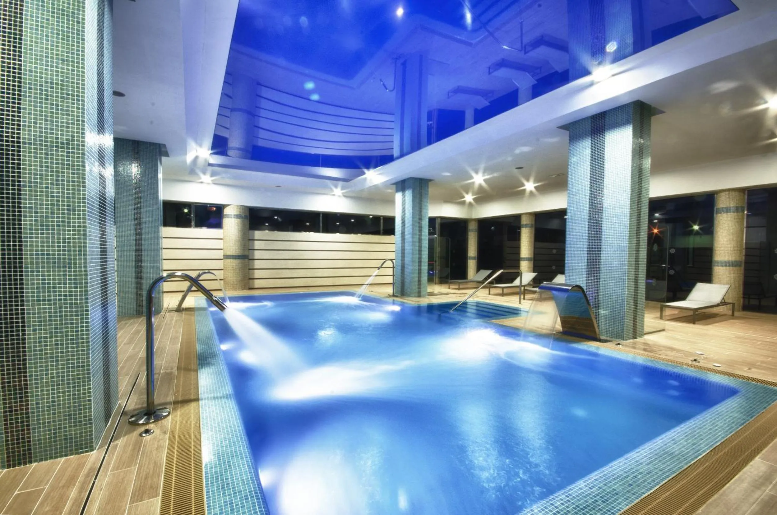 Hot Spring Bath in Hotel Puerto Bahía & Spa