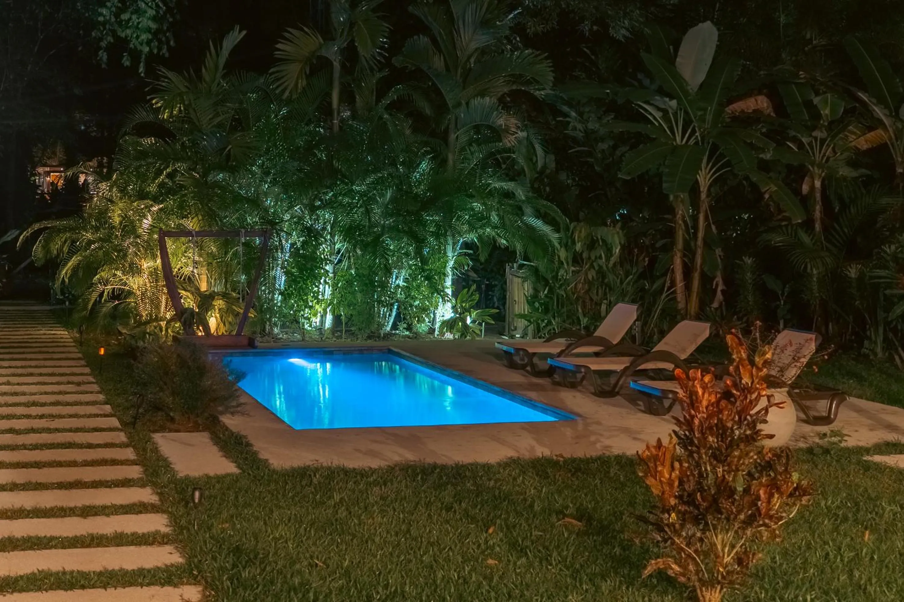 Swimming pool in Exōtico Beach Hotel