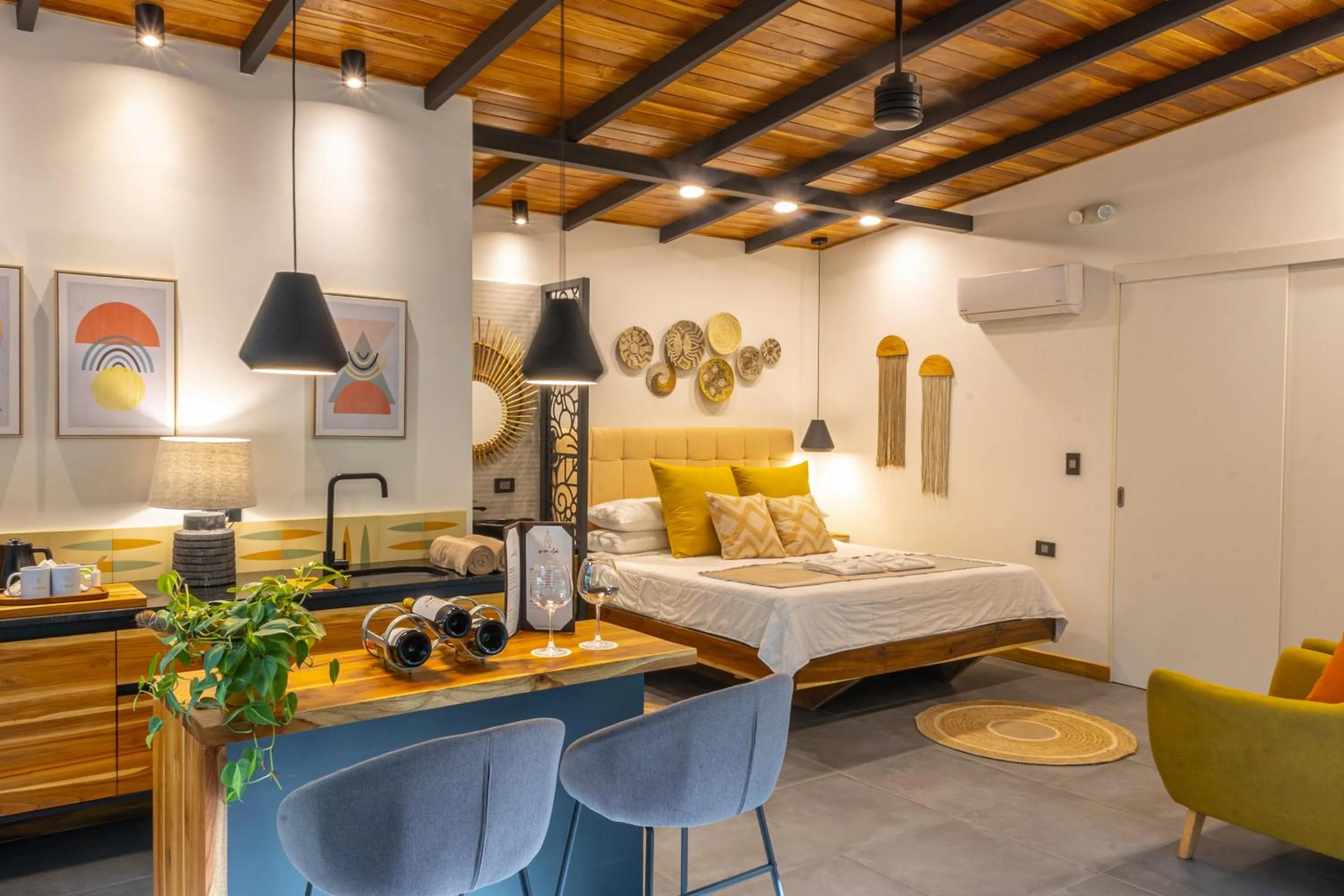 Living room, Bed in Exôtico Beach Hotel