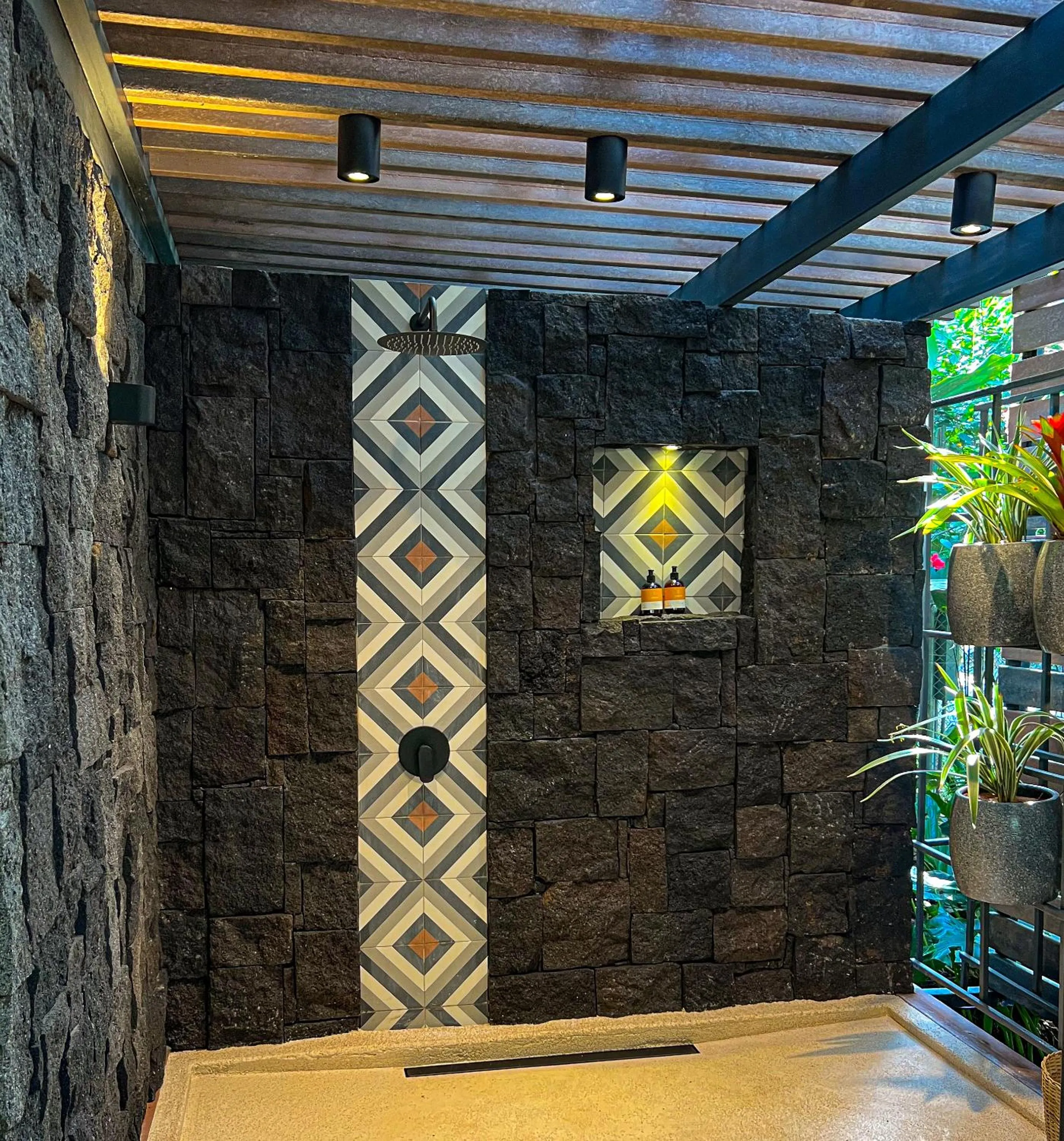 Shower in Exôtico Beach Hotel