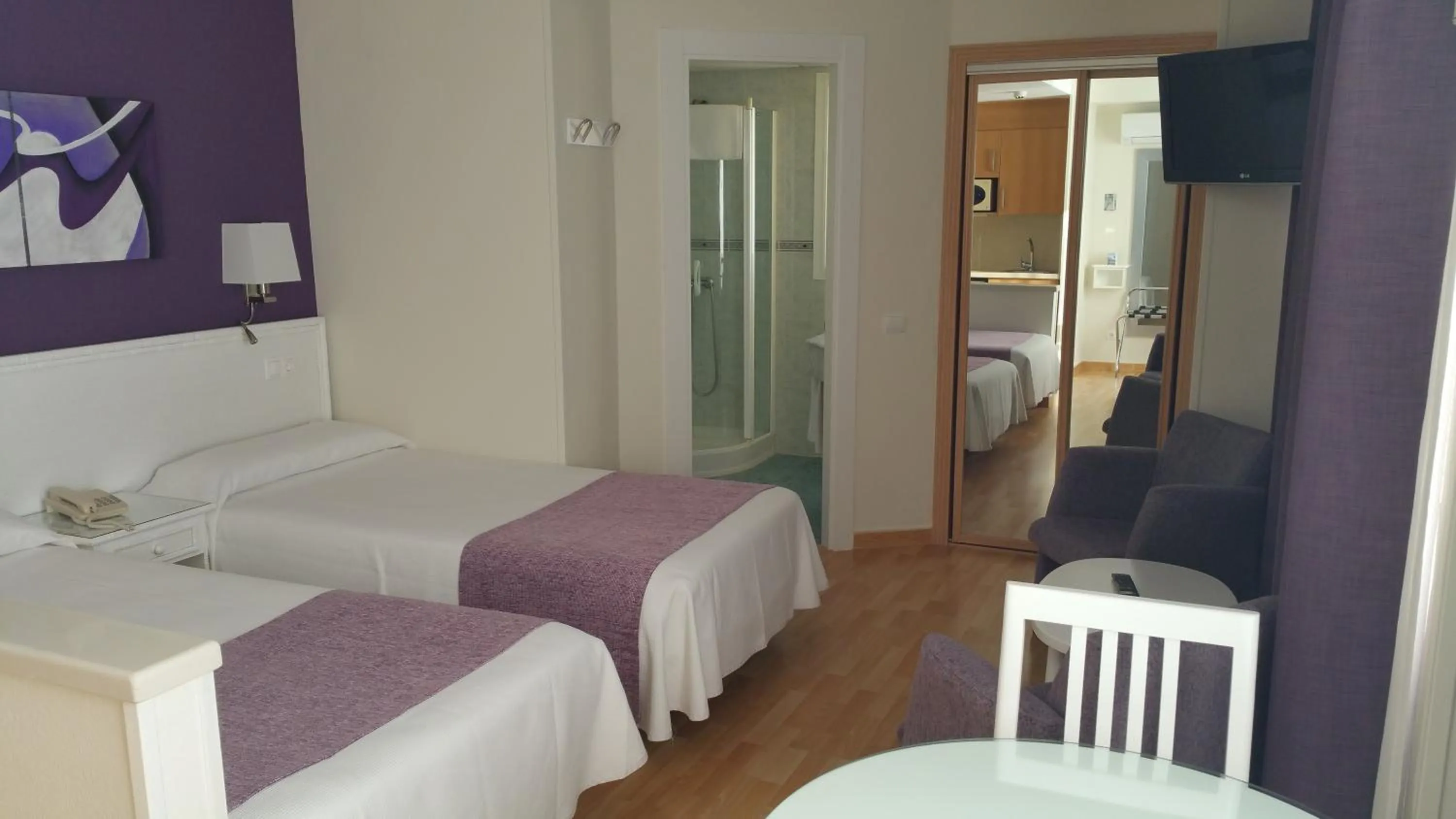 Photo of the whole room, Bed in Ona Princesa Playa