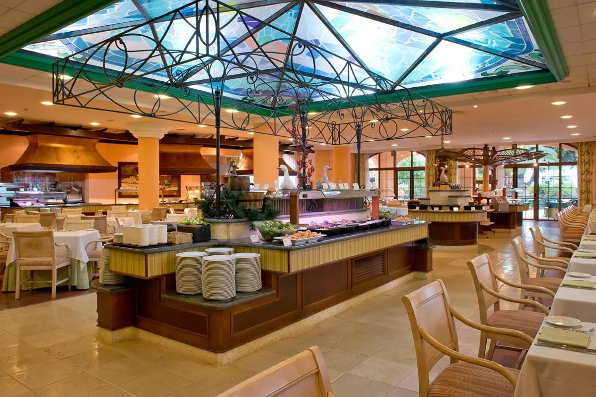 Restaurant/places to eat in Hotel IPV Palace & Spa - Adults Recommended