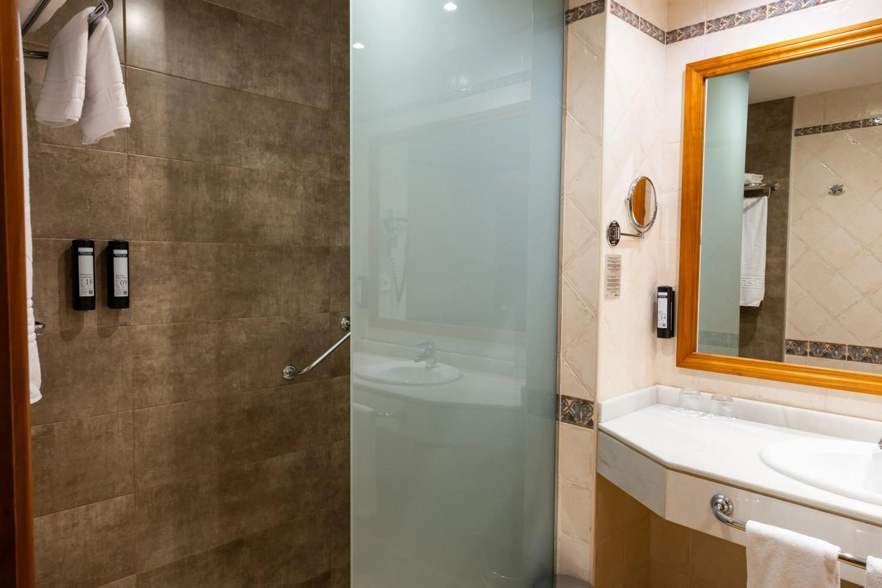Bathroom in Hotel IPV Palace & Spa - Adults Recommended