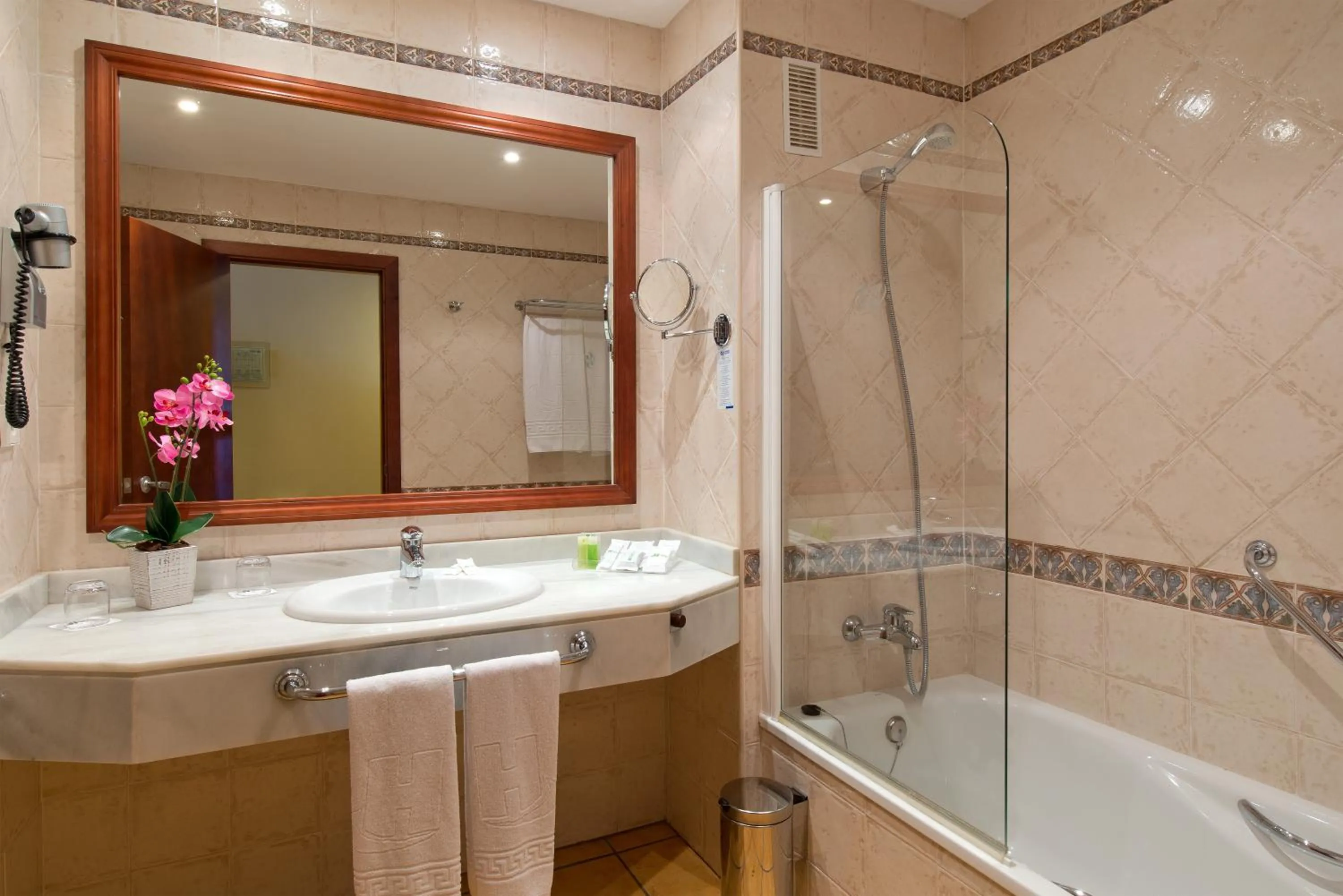 Bathroom in Hotel IPV Palace & Spa - Adults Recommended