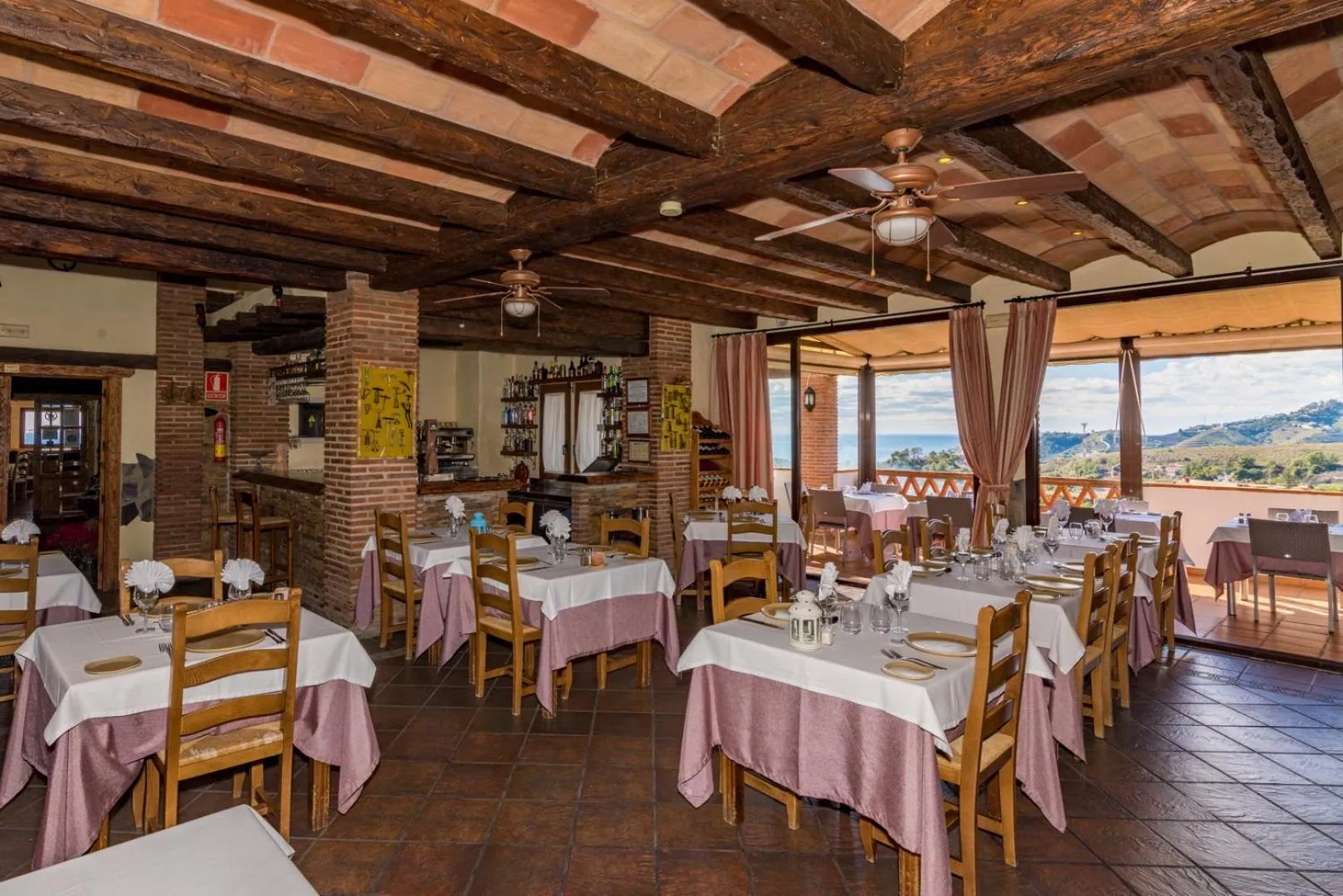 Restaurant/places to eat in Hotel Rural Almazara