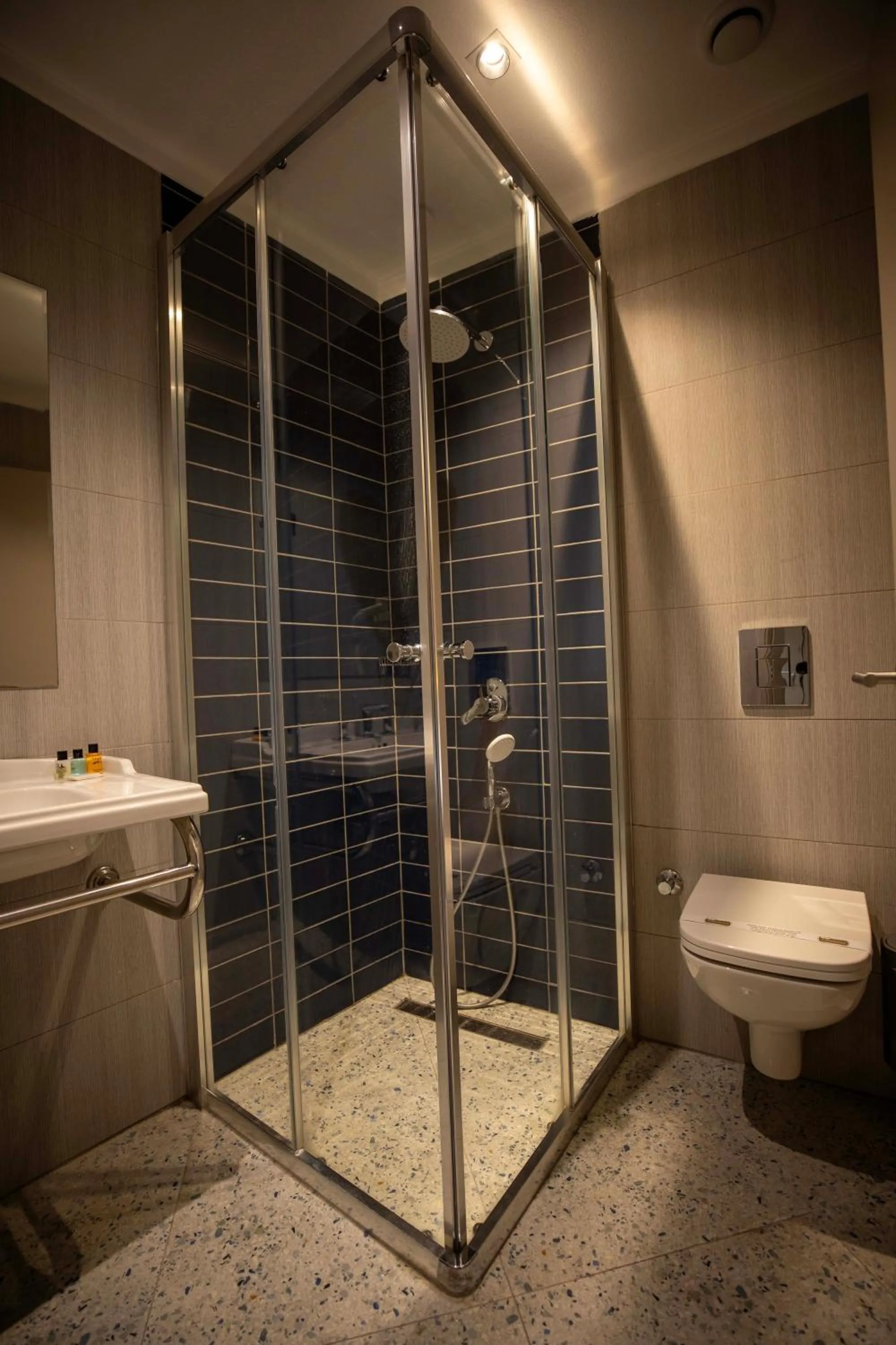 Shower in 21 Rooms Hotel