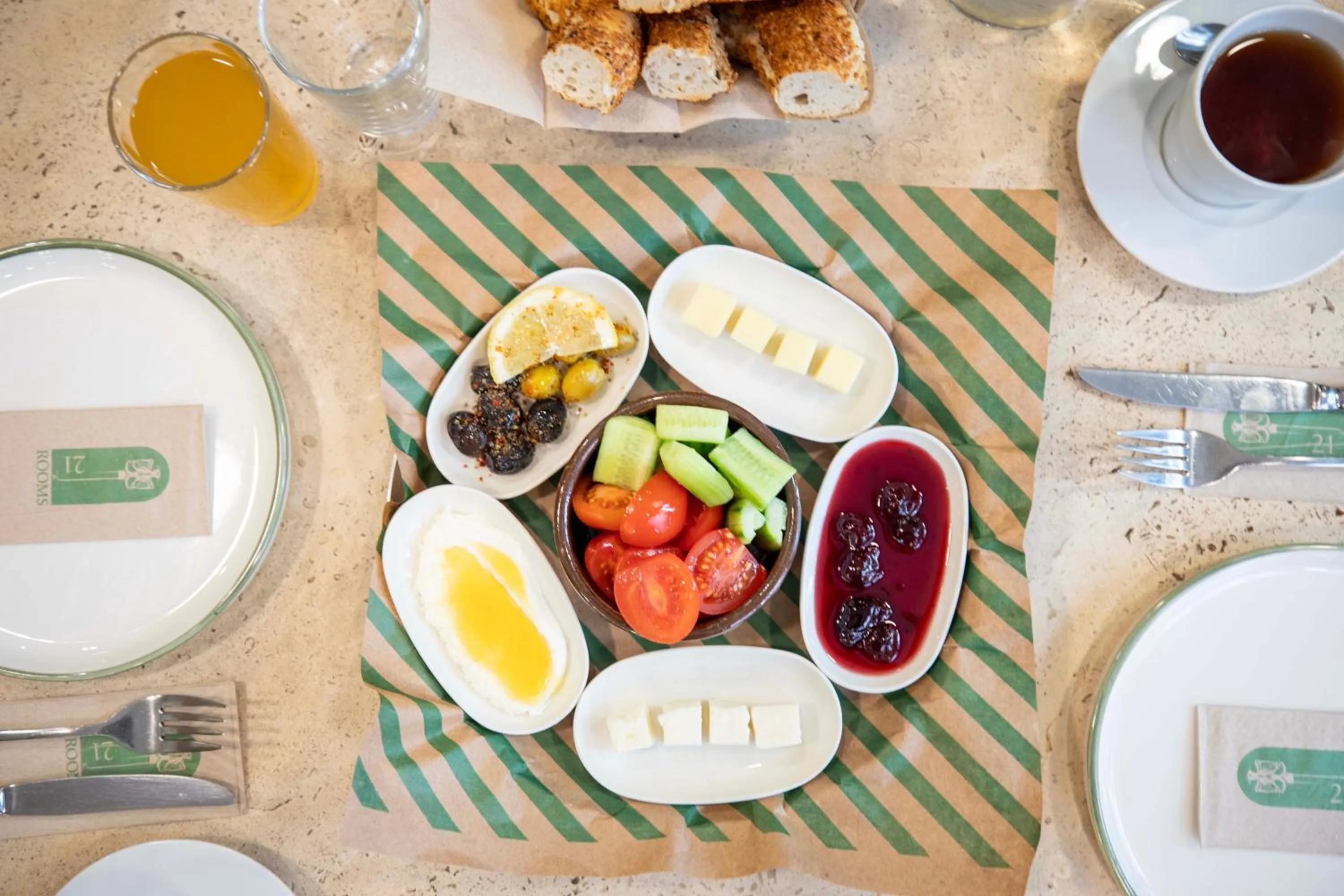 Property building in 21 Rooms Hotel