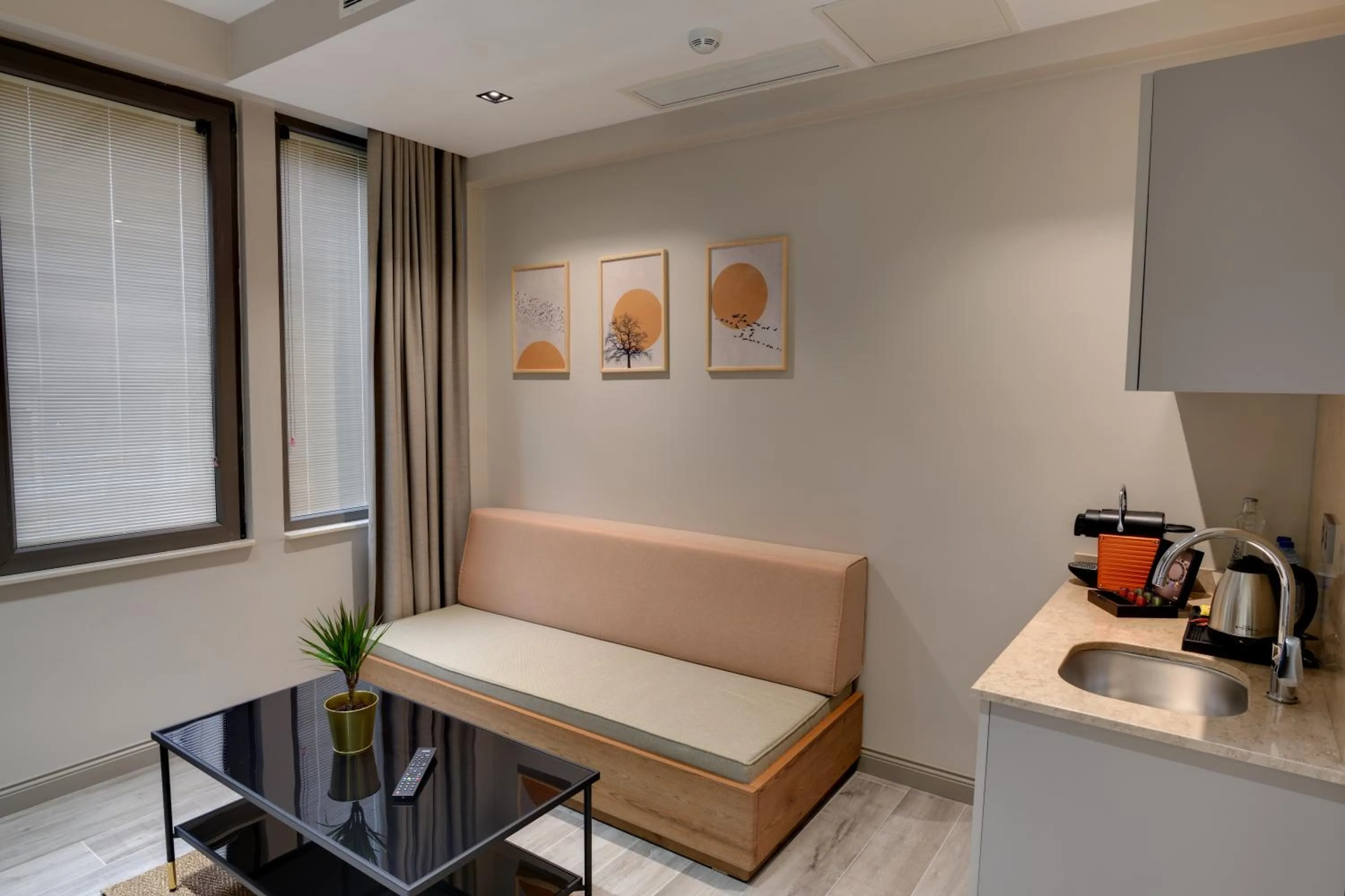 Coffee/tea facilities in 21 Rooms Hotel