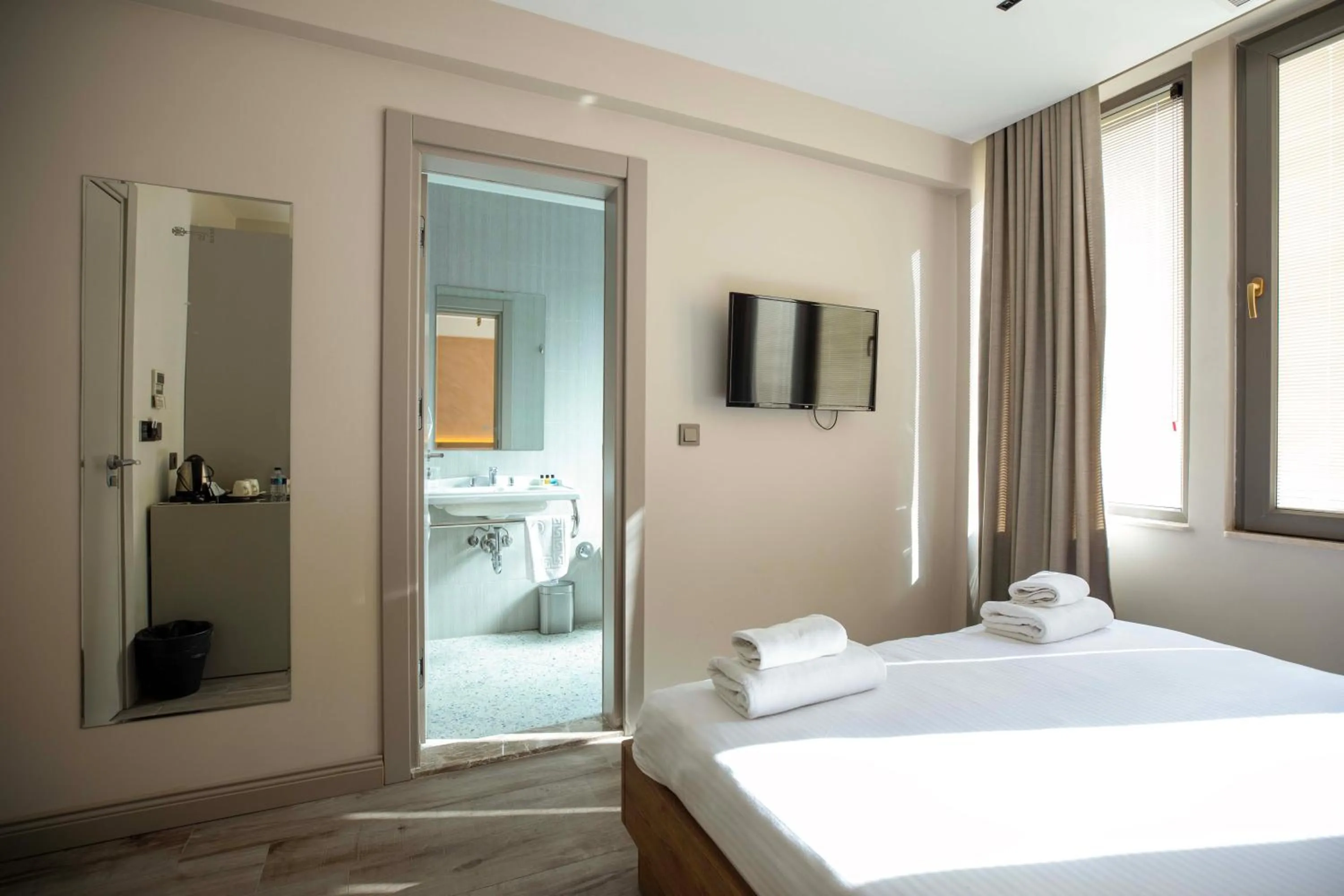 Bed in 21 Rooms Hotel