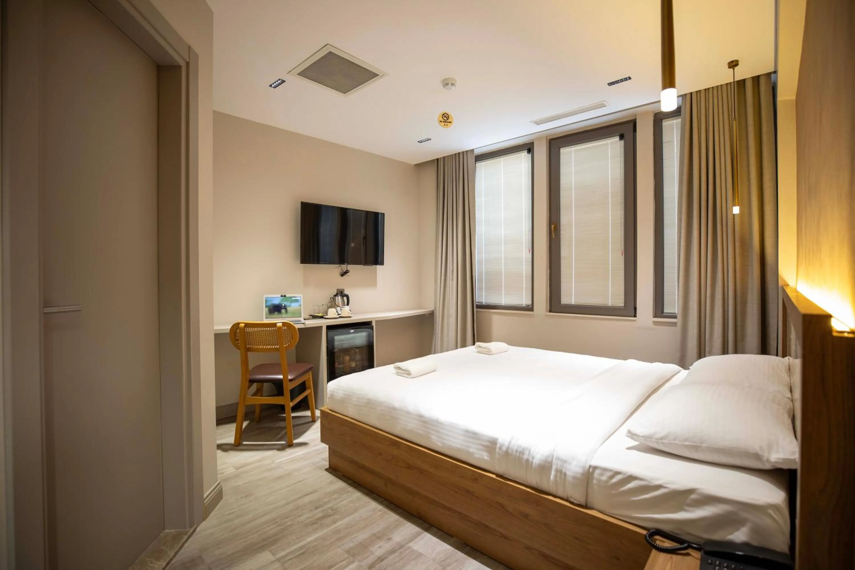 Bed in 21 Rooms Hotel