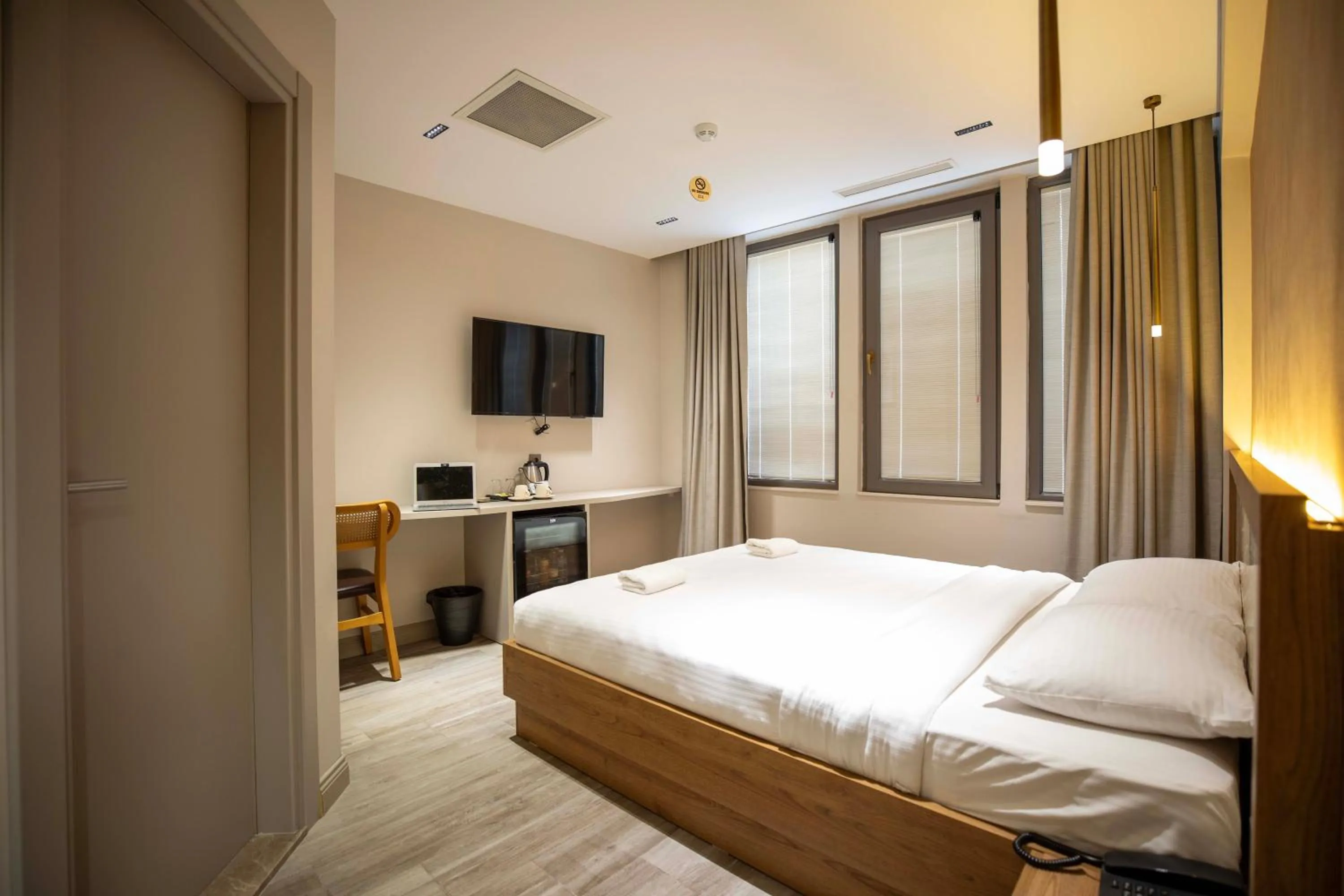 Bed in 21 Rooms Hotel