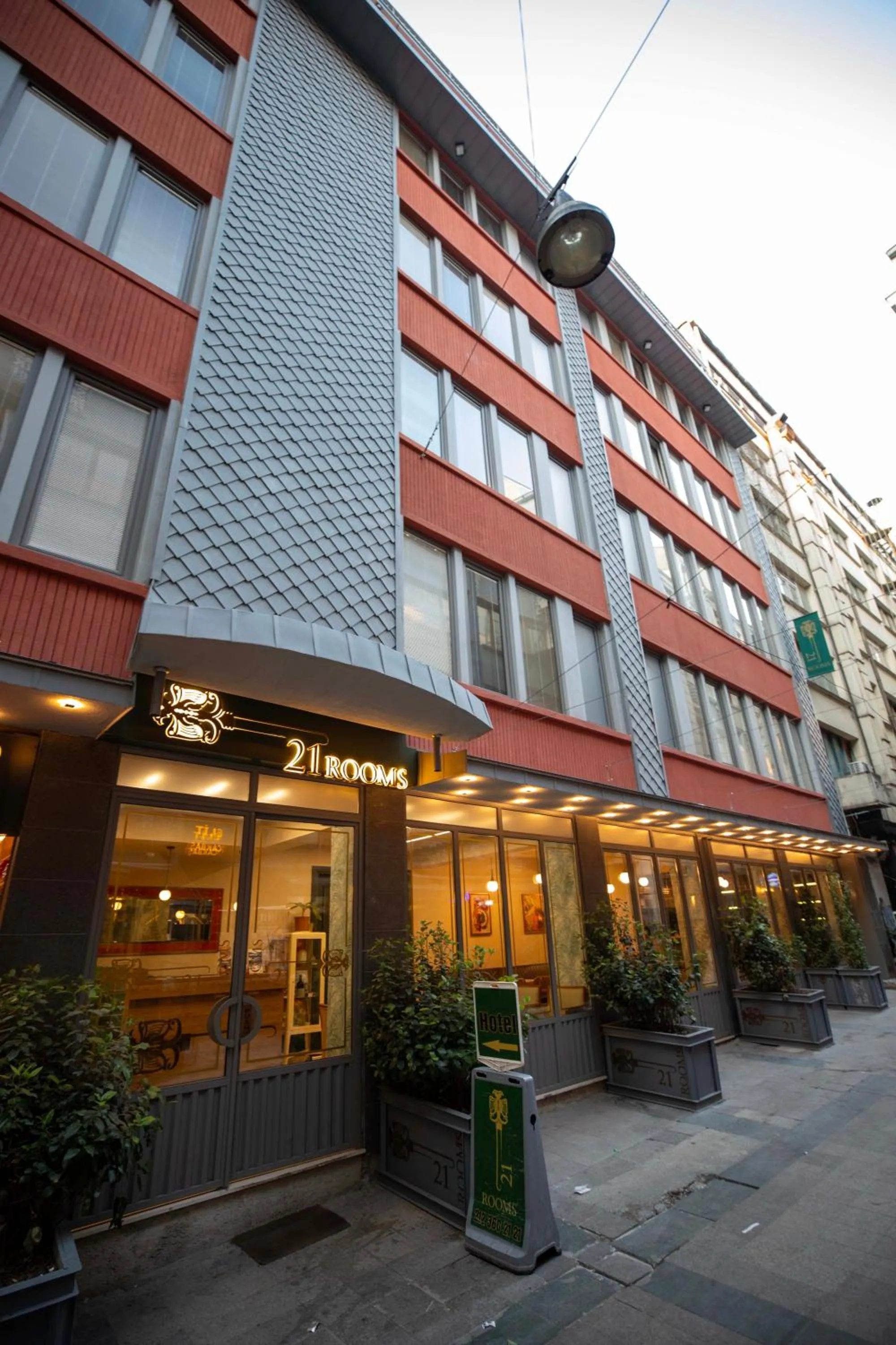 Property building in 21 Rooms Hotel