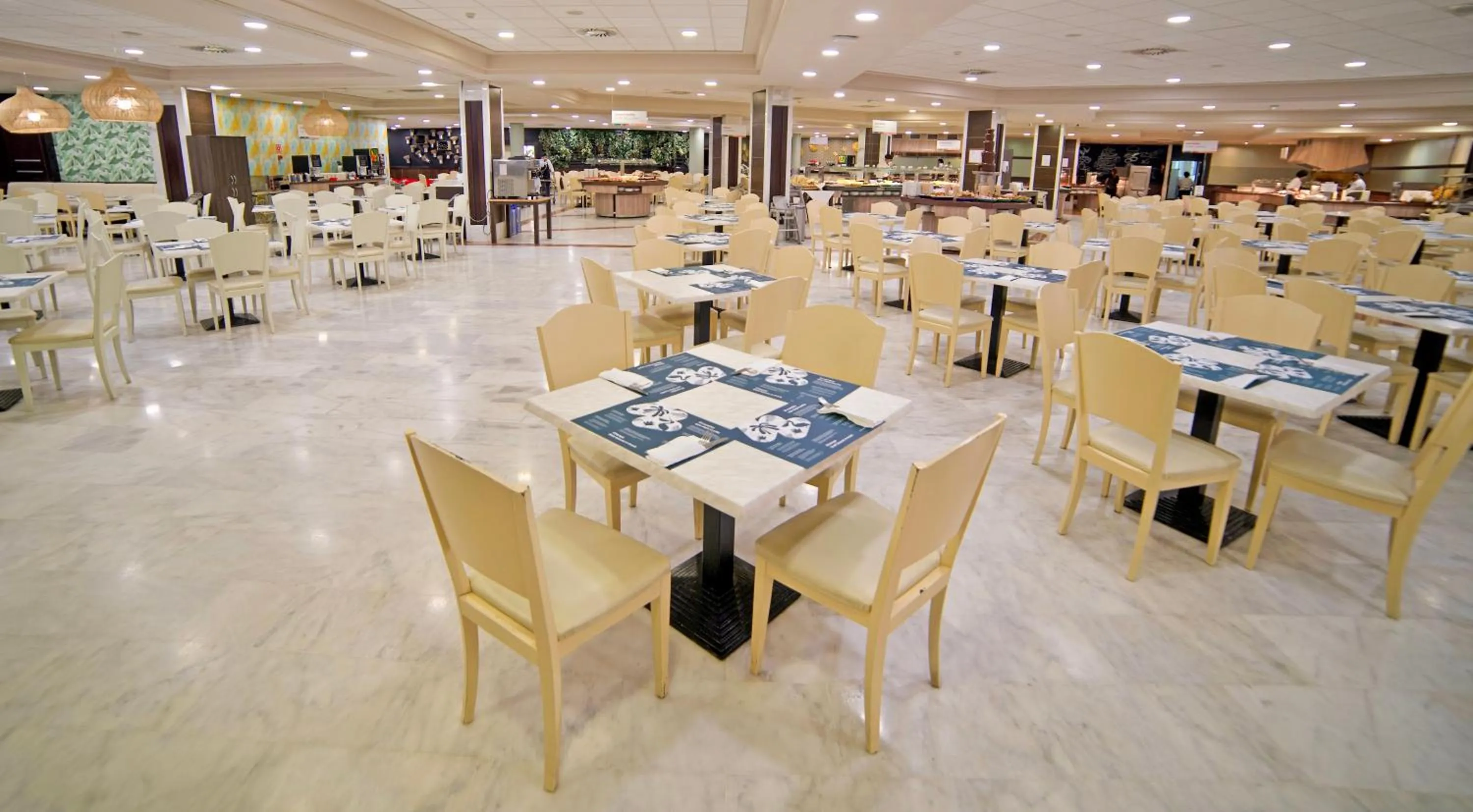 Restaurant/places to eat in Holiday Premium Resort