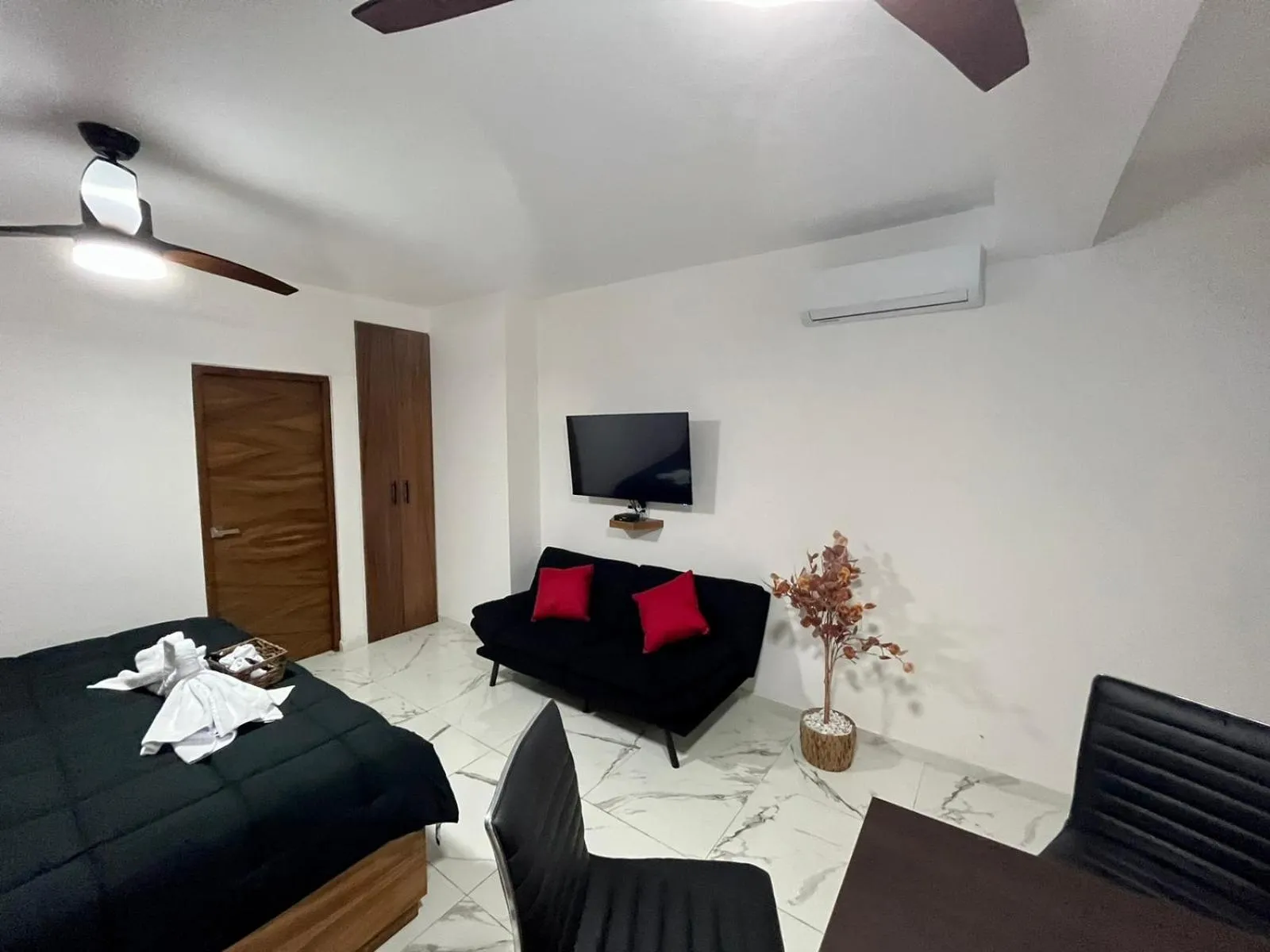 Photo of the whole room, Bed in AHAU Playa