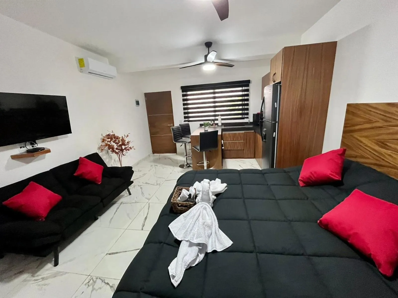 Photo of the whole room, Bed in AHAU Playa