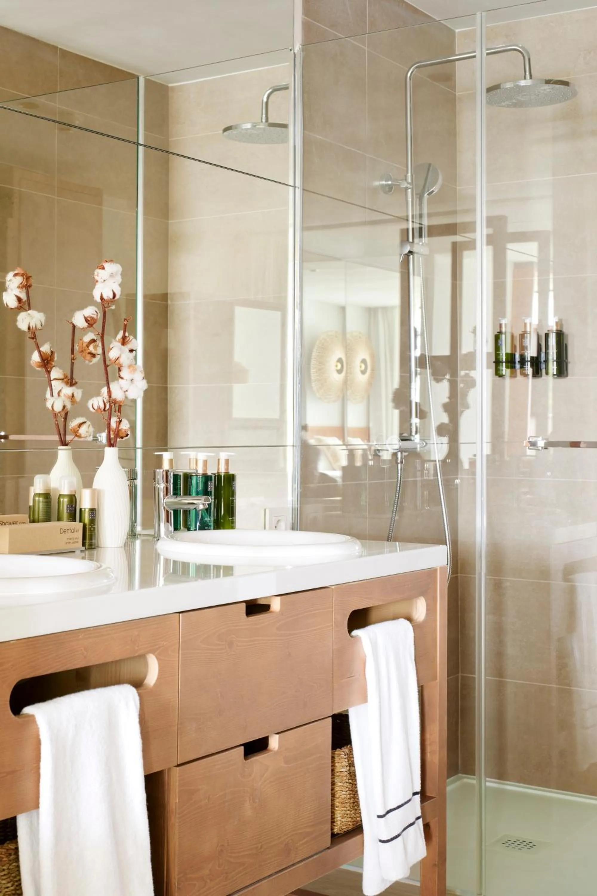 Shower in Meliá Cala Galdana