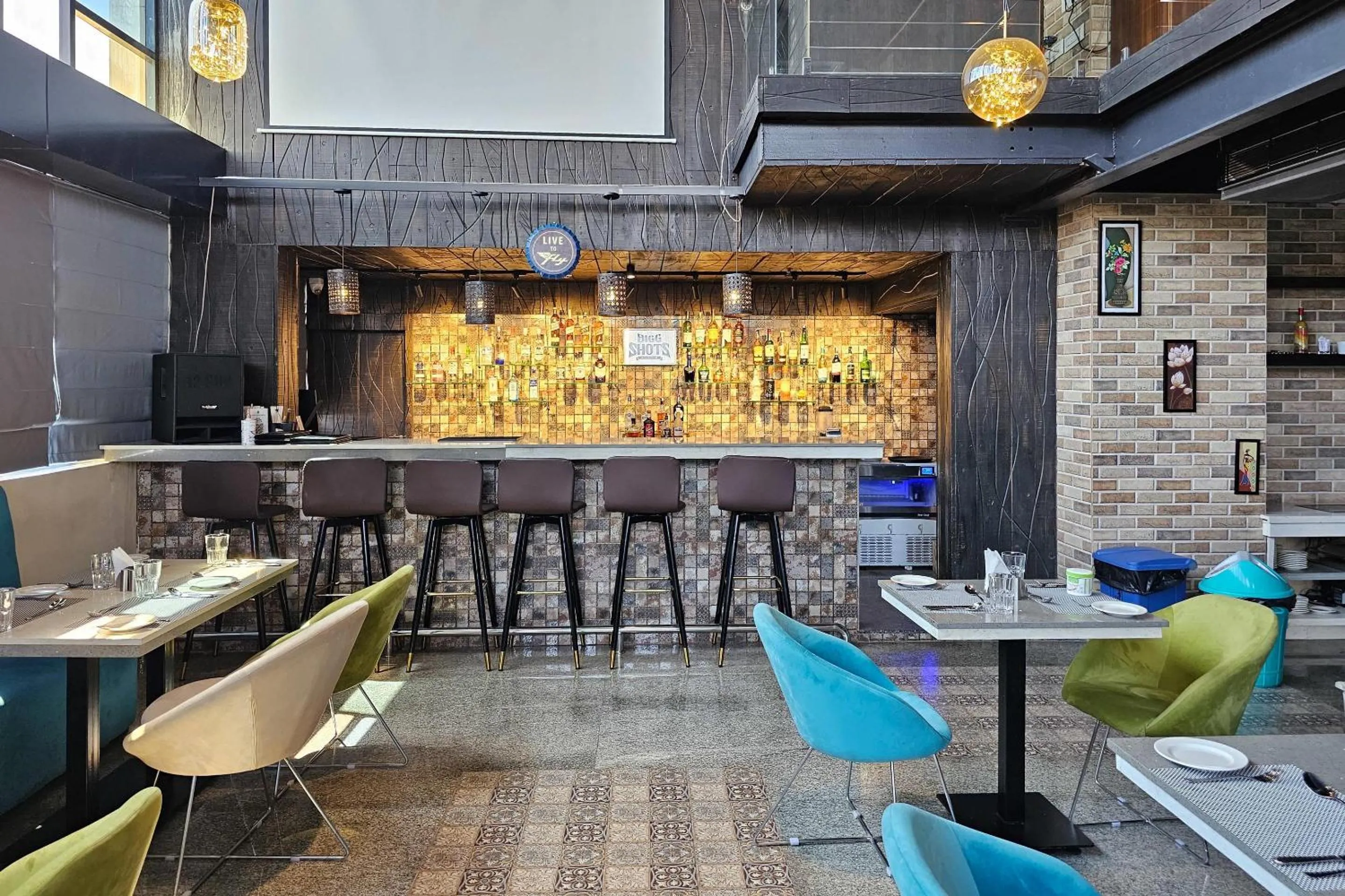 Restaurant/places to eat in Quality Inn Rockwell Grand, Bangalore