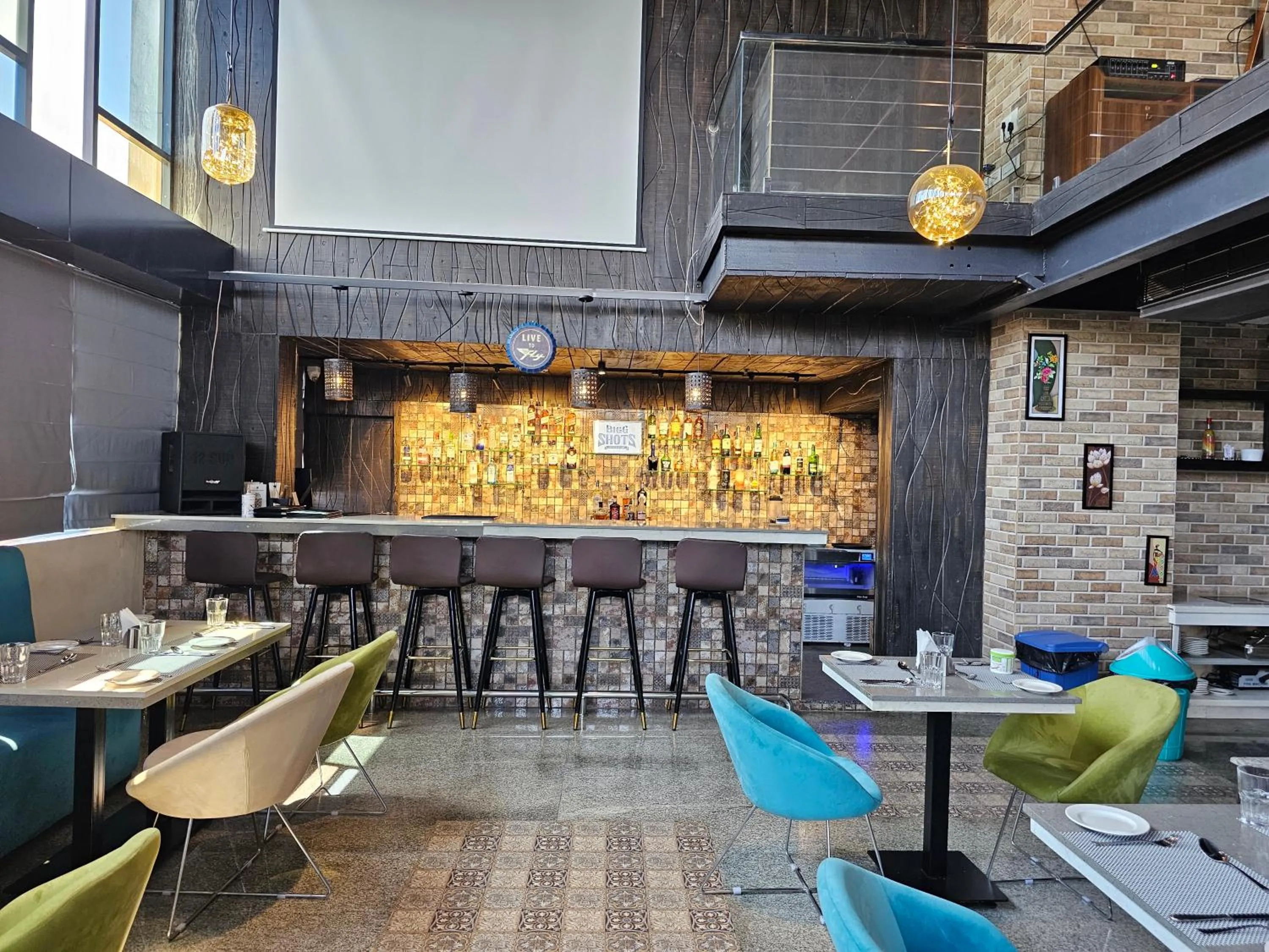 Restaurant/places to eat in Quality Inn Rockwell Grand, Bangalore