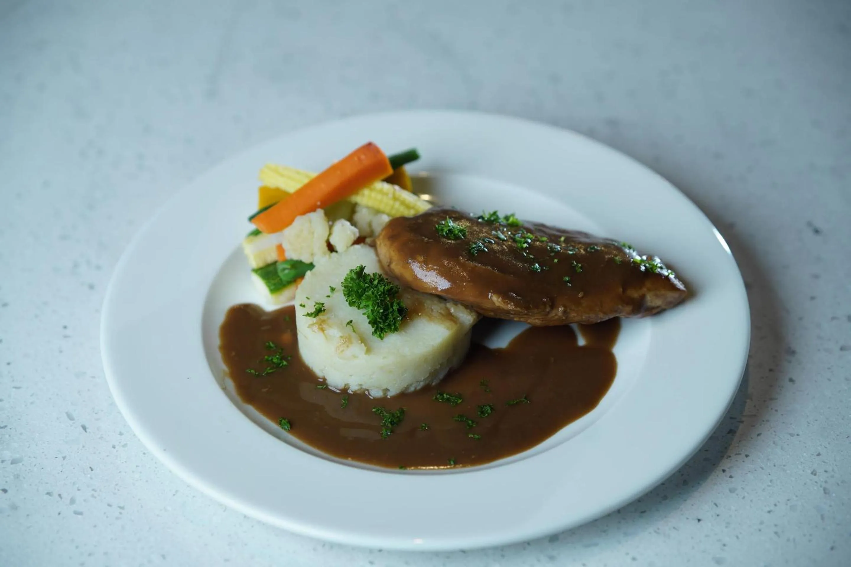 Restaurant/places to eat in Quality Inn Rockwell Grand, Bangalore