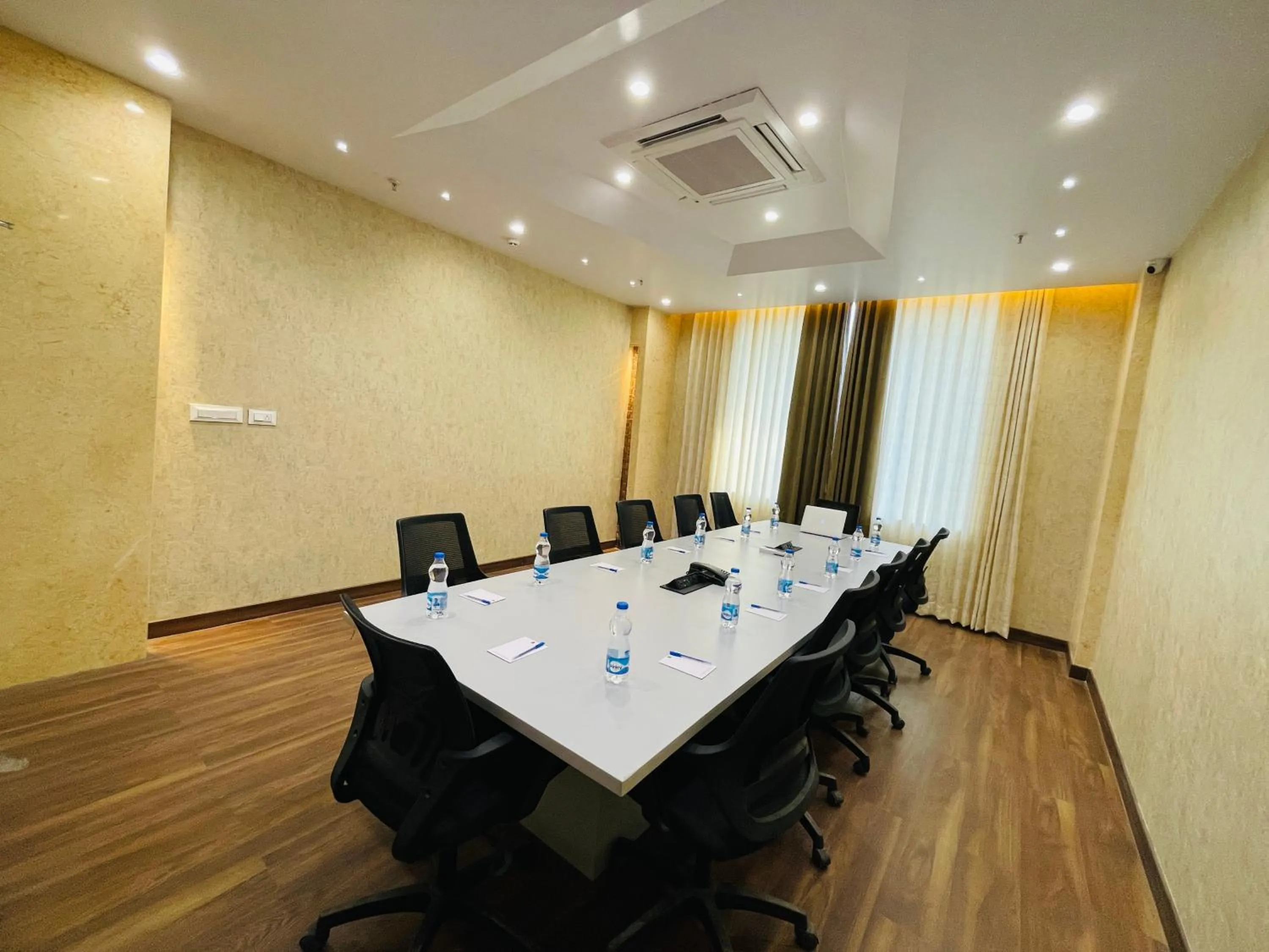Meeting/conference room in Quality Inn Rockwell Grand, Bangalore