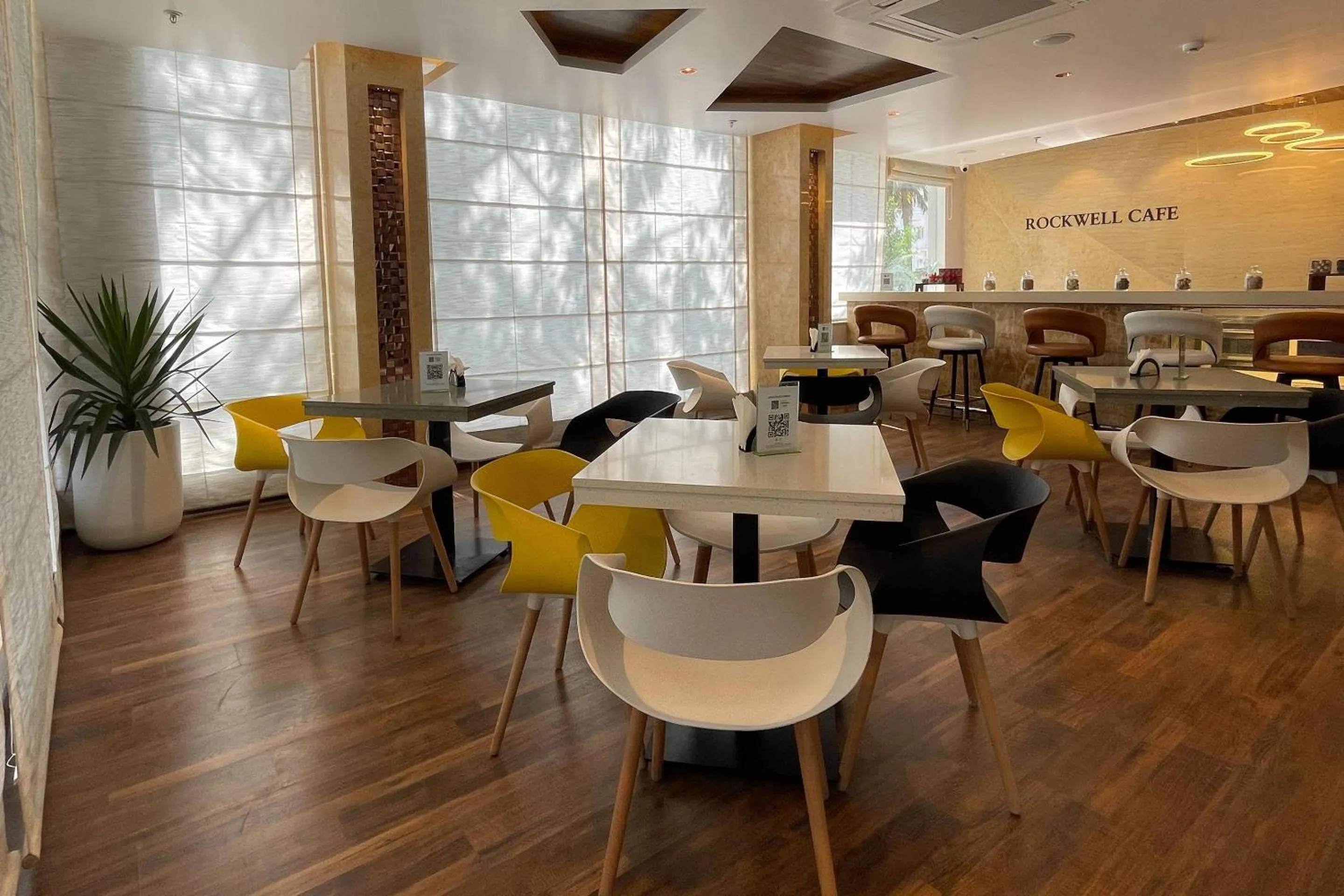 Restaurant/places to eat in Quality Inn Rockwell Grand, Bangalore