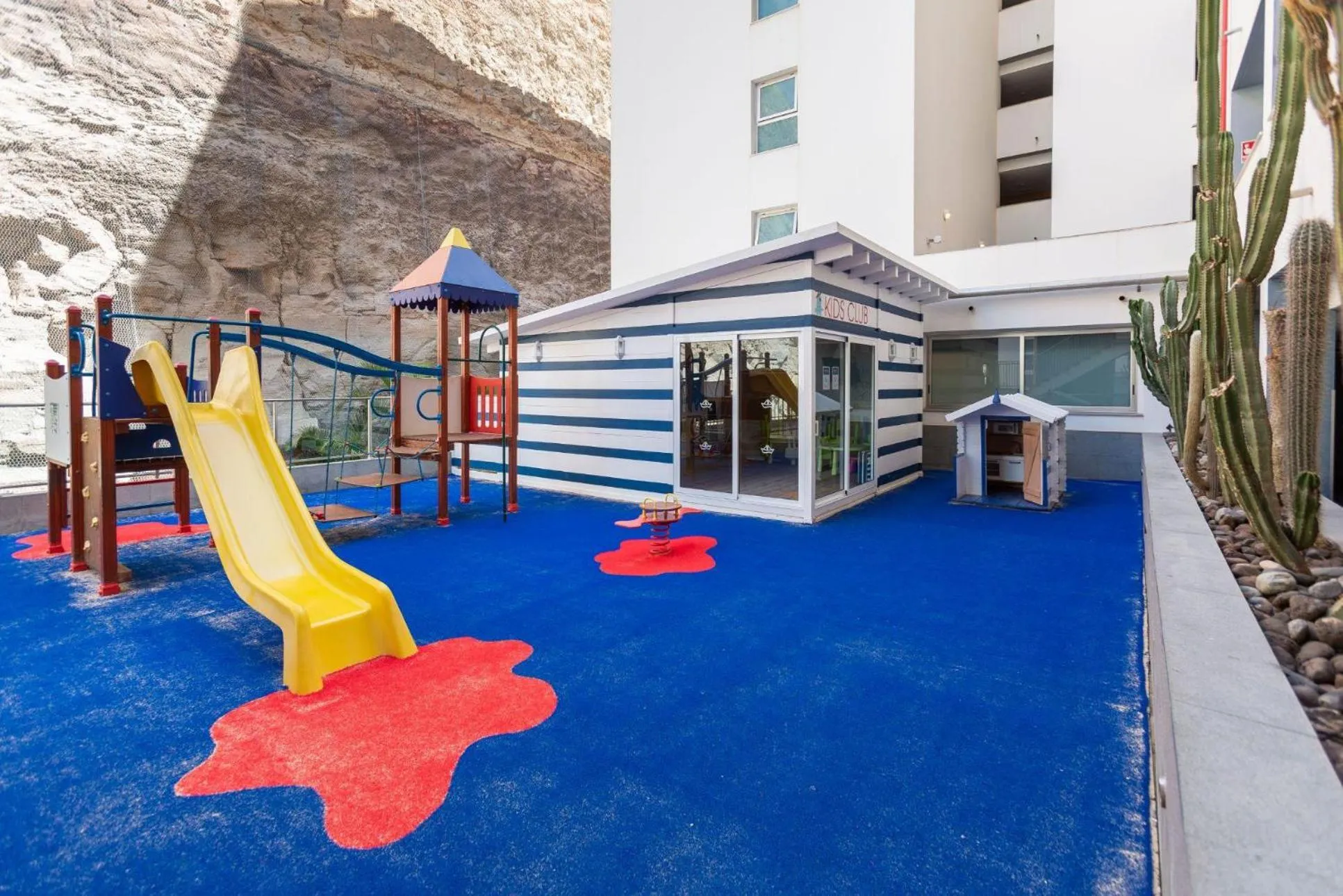 People in Marina Suites Gran Canaria