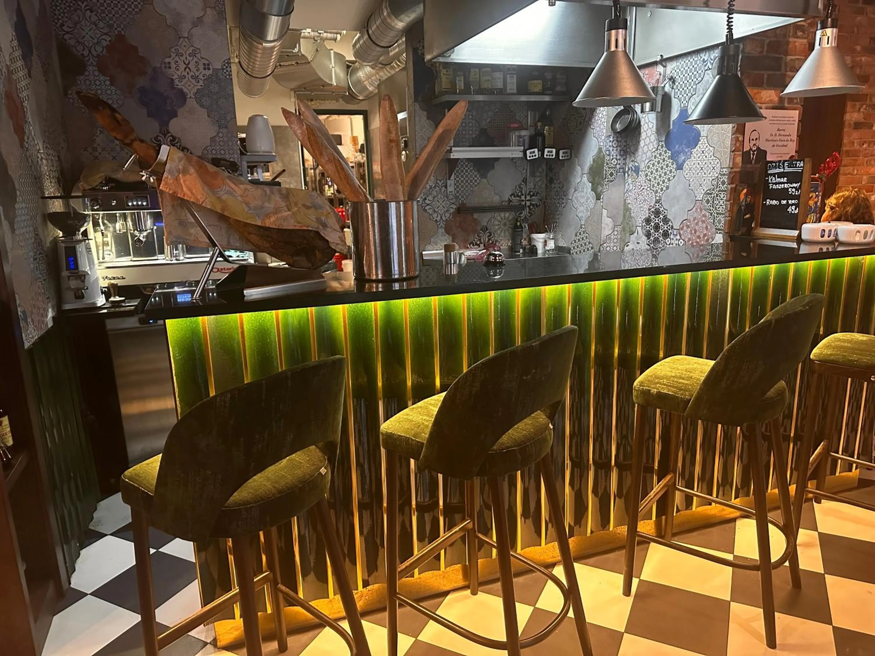 Restaurant/places to eat in Old Market Residence