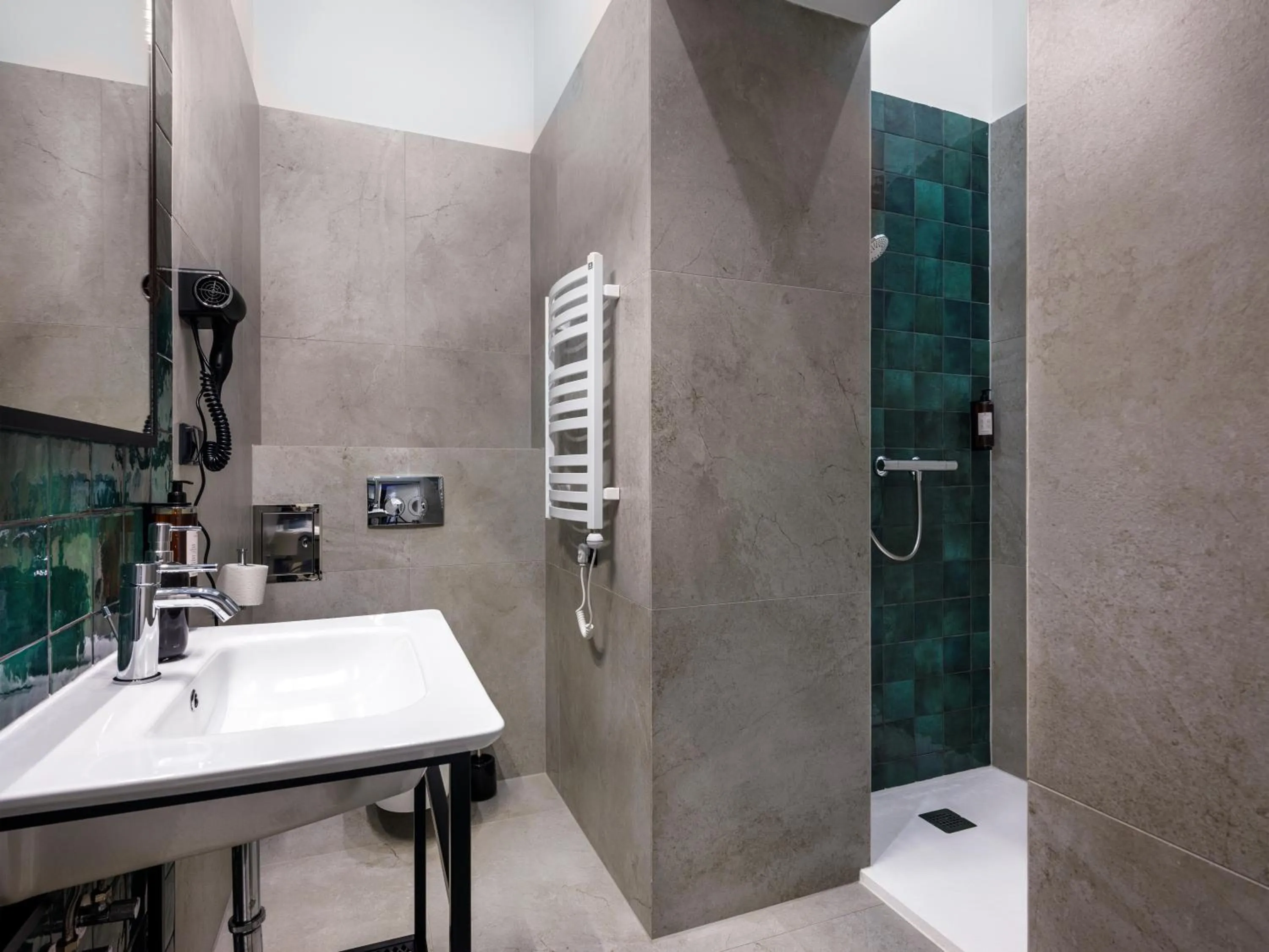 Shower in Old Market Residence