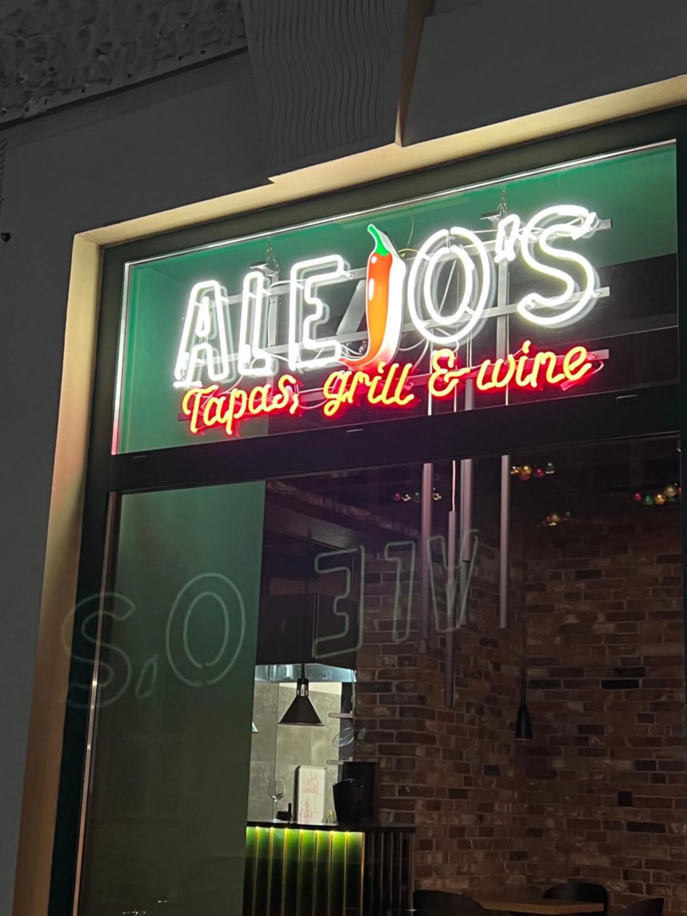 Restaurant/places to eat in Old Market Residence