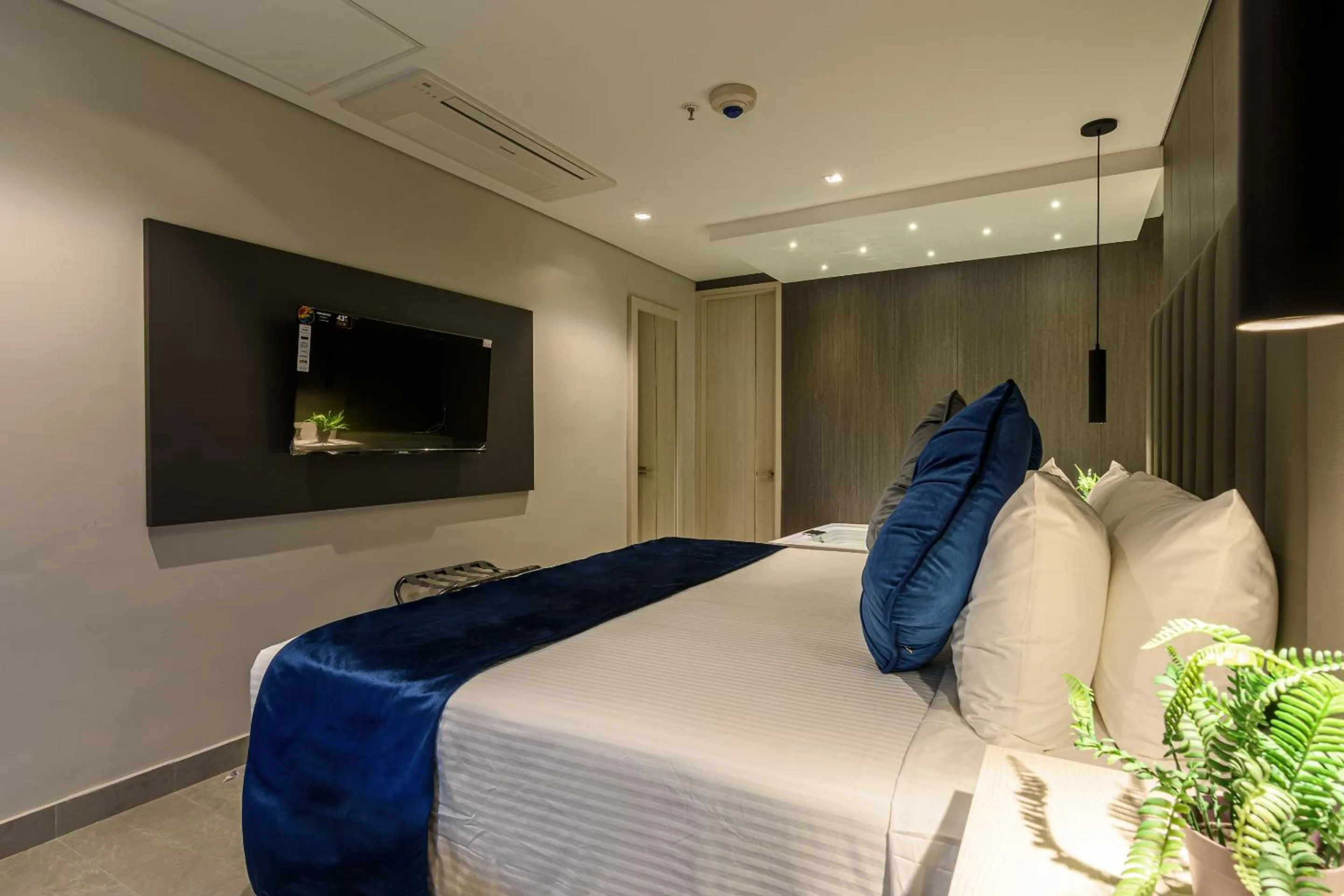 Bedroom, Bed in 4 Sur Hotel