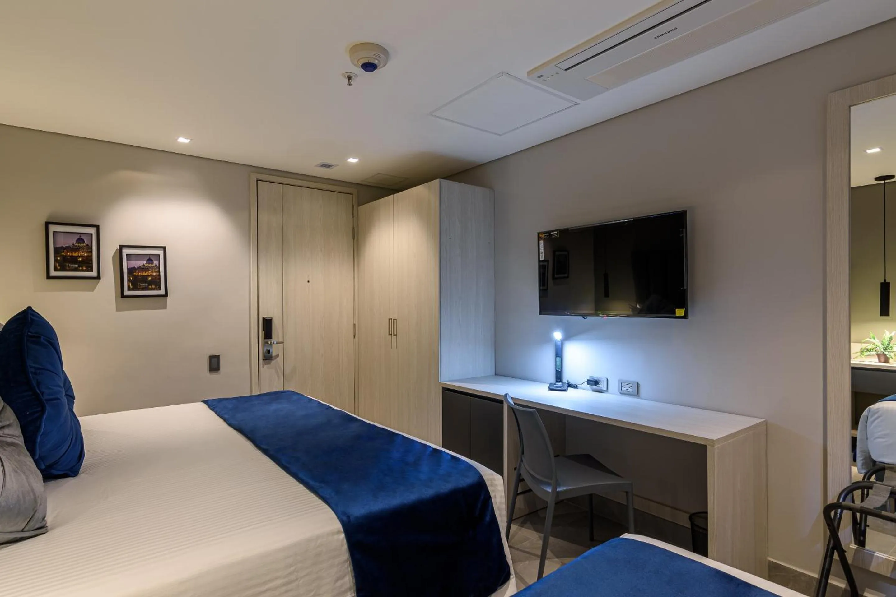 Bedroom, Bed in 4 Sur Hotel