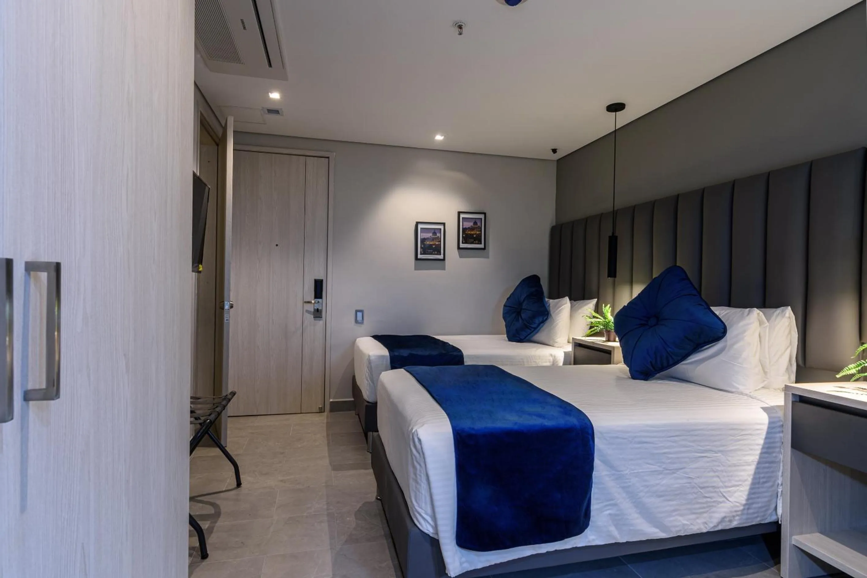 Bedroom, Bed in 4 Sur Hotel