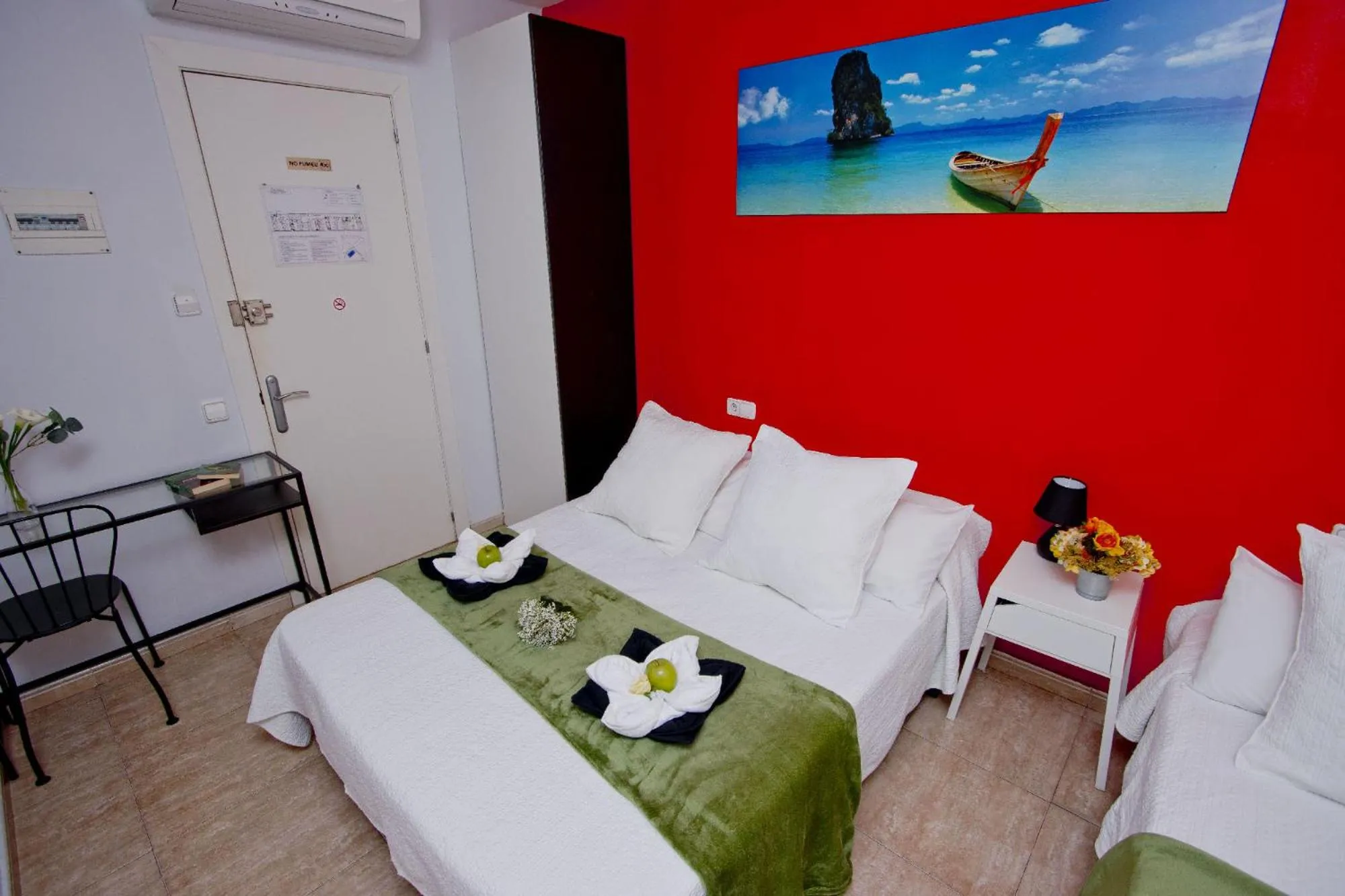 Bed in Barcelona City North Hostal