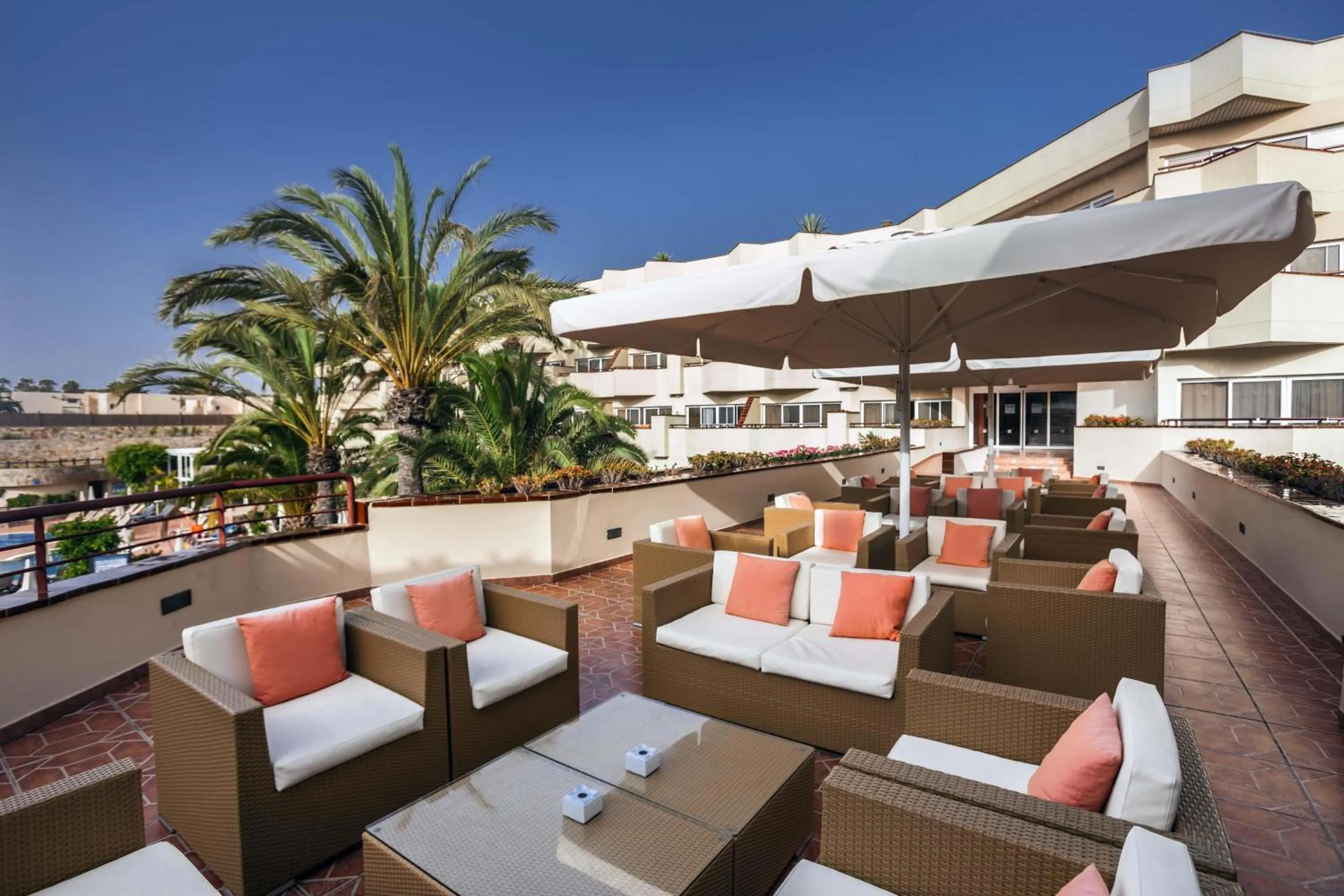 Lounge or bar in Barceló Corralejo Bay - Adults Only