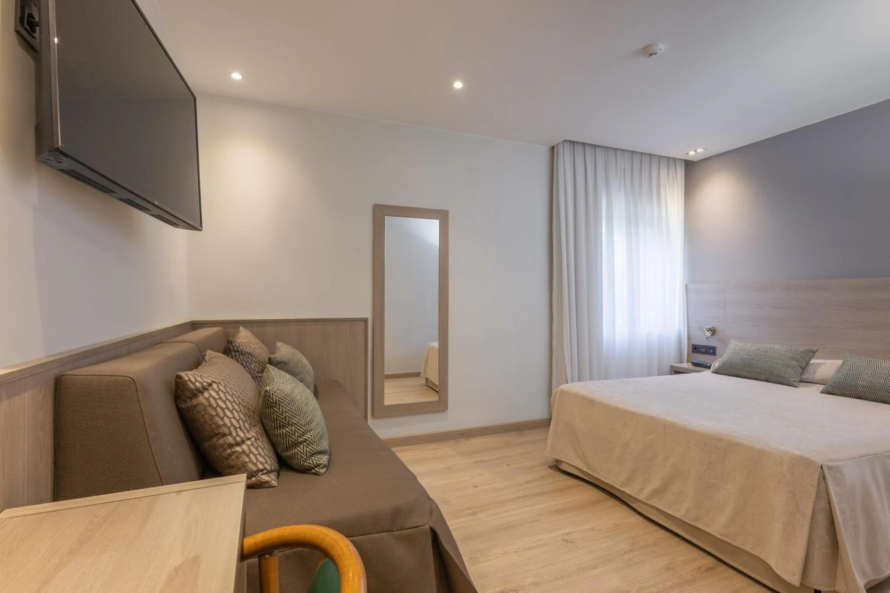 View (from property/room), Bed in Hotel Casanova