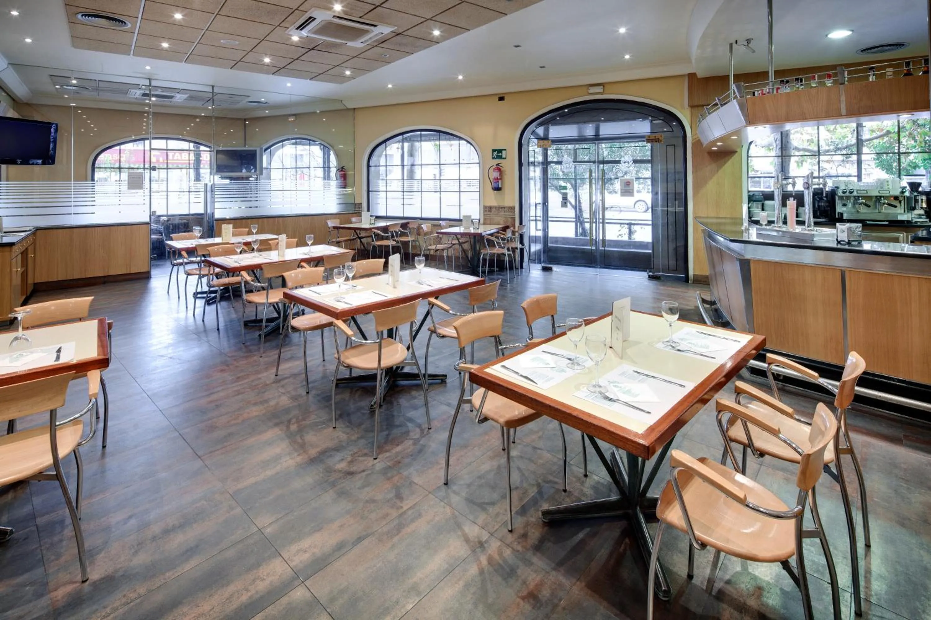 Restaurant/places to eat in Hotel Casanova