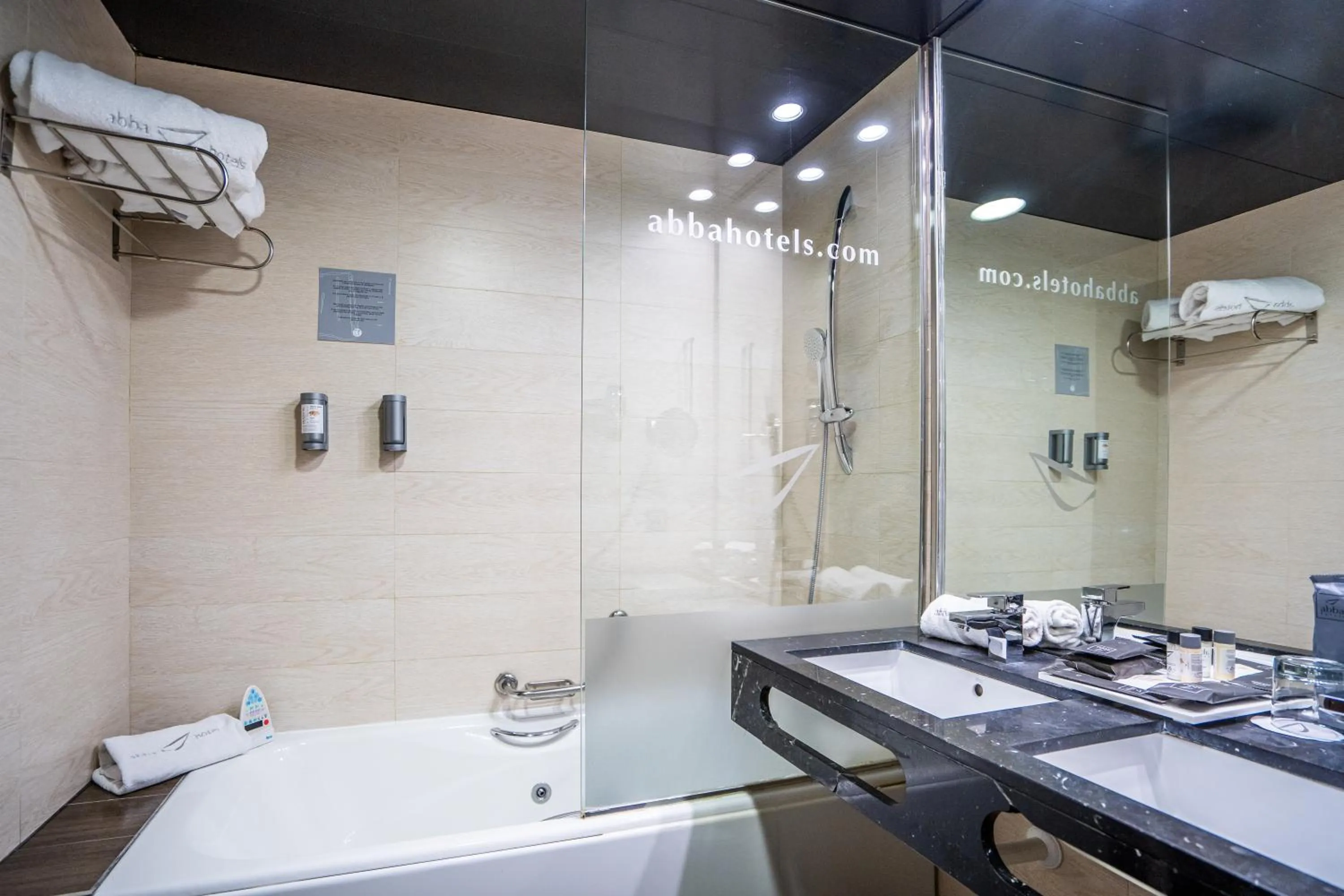 Bathroom in Abba Huesca