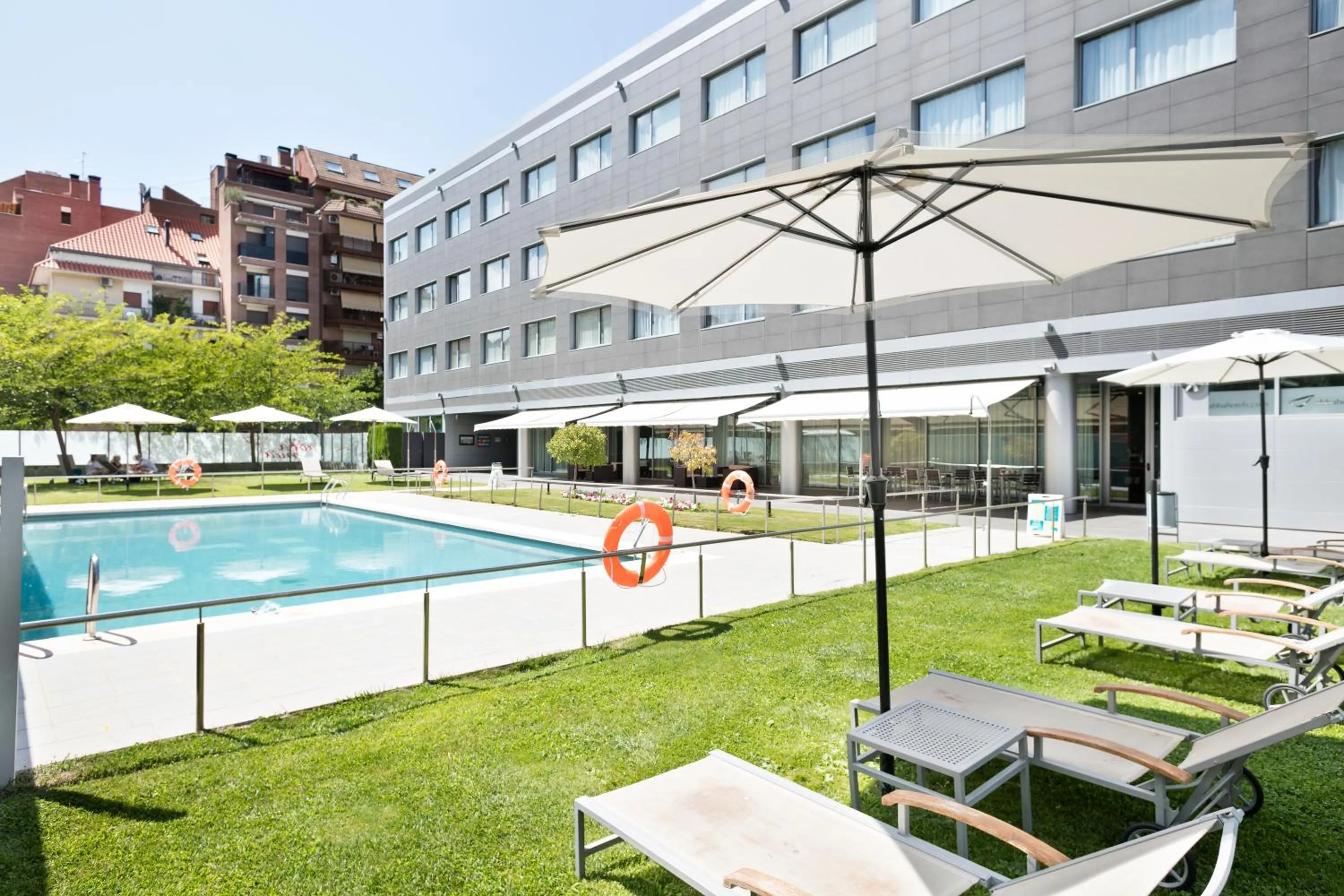 Pool view in Abba Huesca