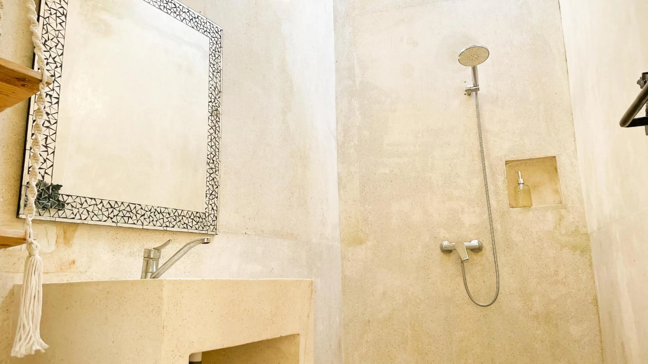 Bathroom in Surga Homestay