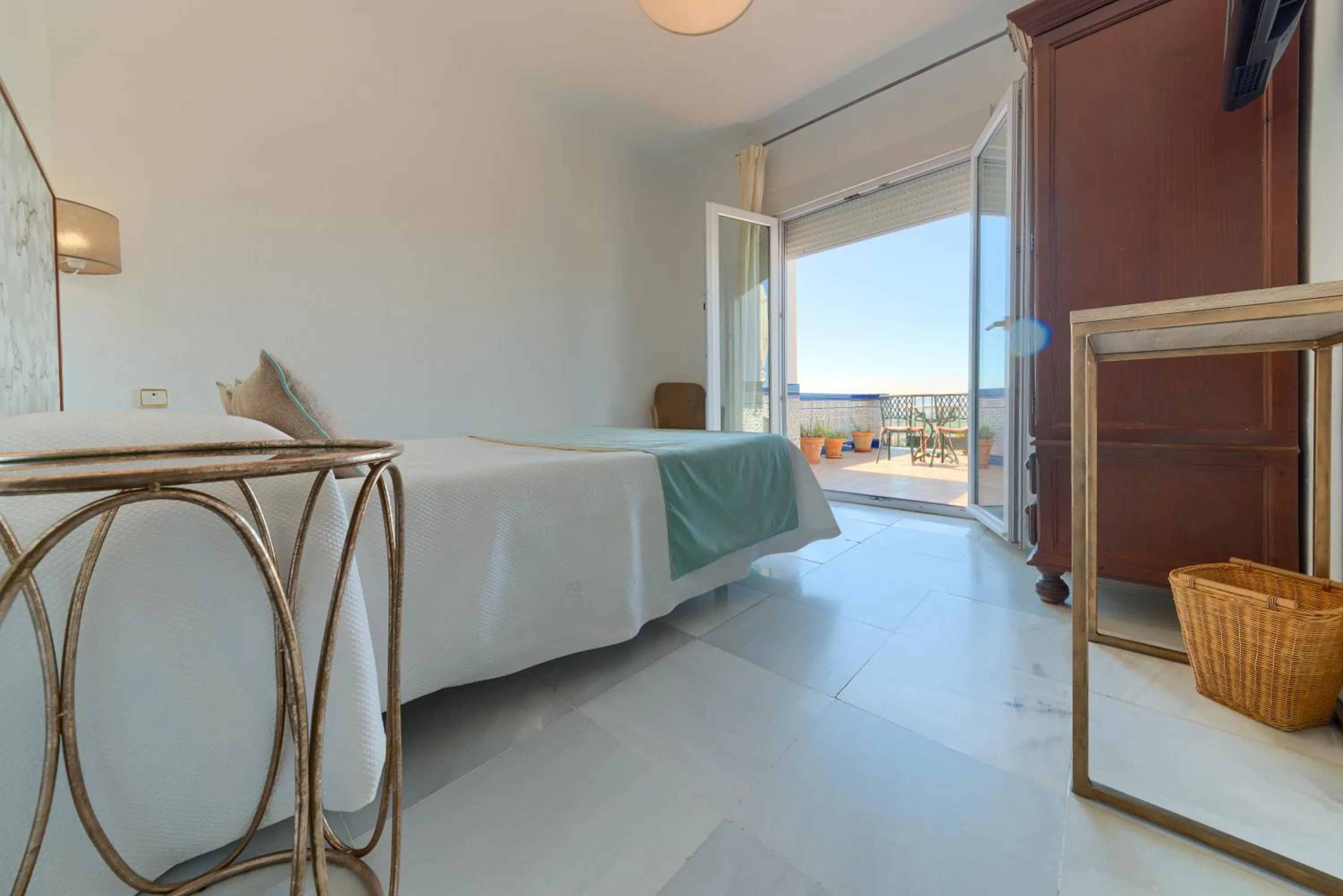 Balcony/Terrace, Bed in Hotel El Convento