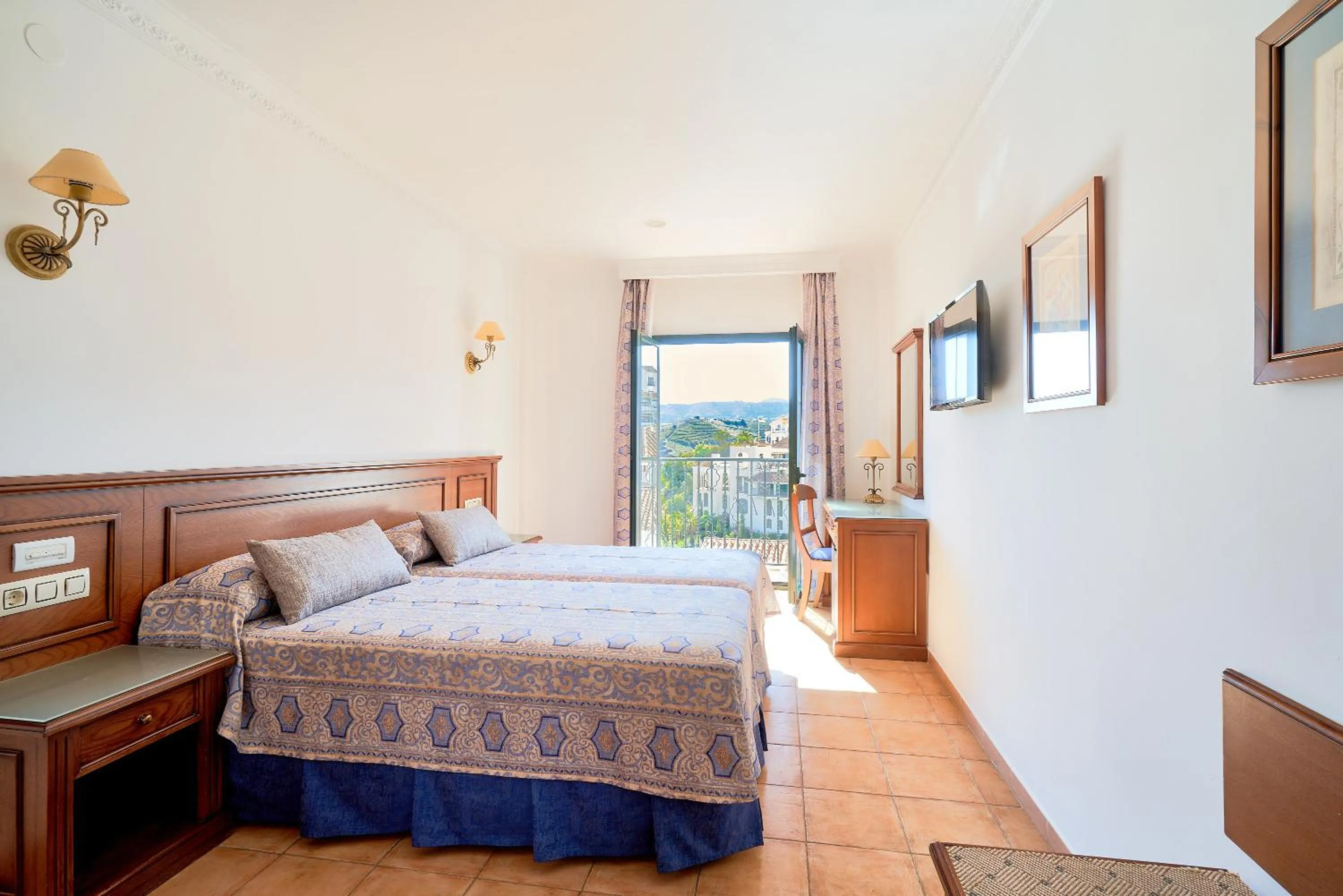 Photo of the whole room, Bed in Hotel Villa Frigiliana