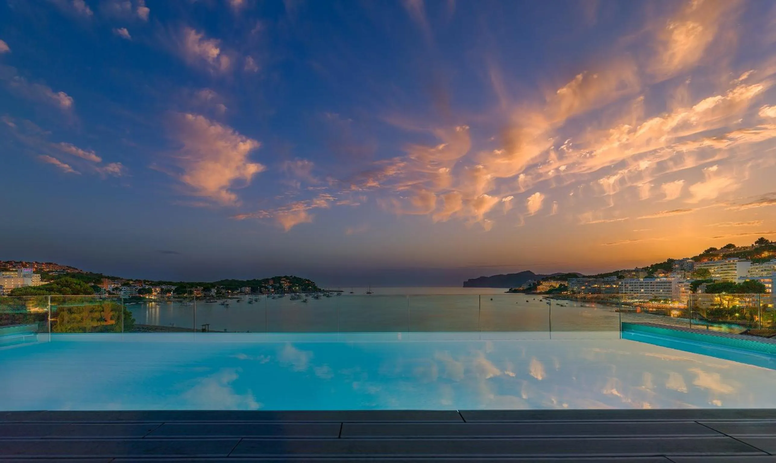Swimming pool in H10 Casa del Mar