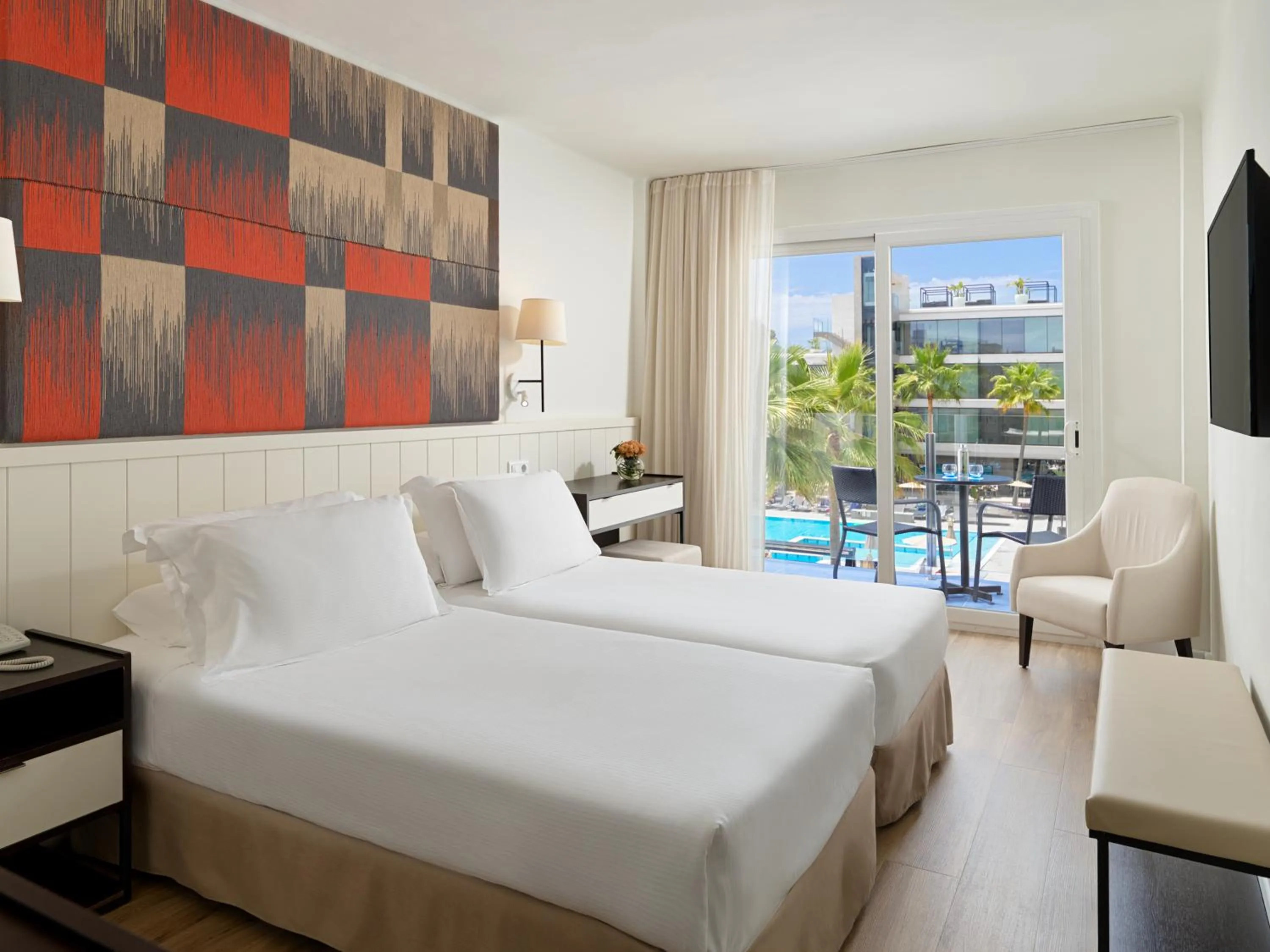 Bedroom, Bed in H10 Casa del Mar